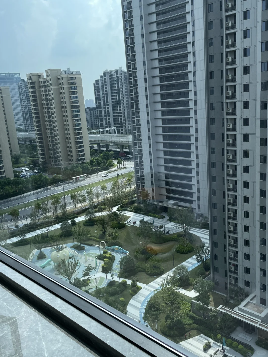 邻居说我真敢选！大落地窗玻璃真的很香啊?