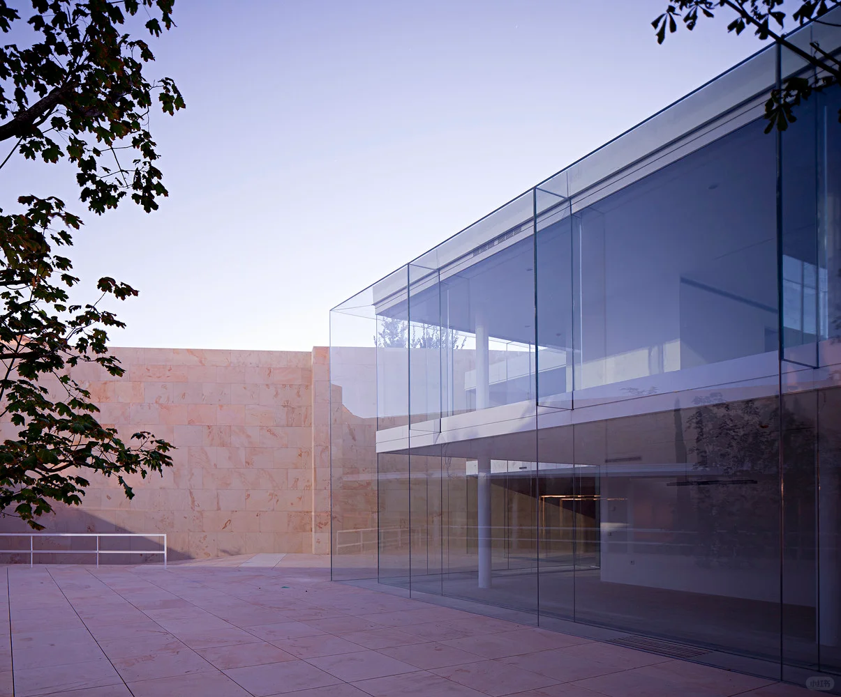 建筑 | 轻巧的玻璃盒子