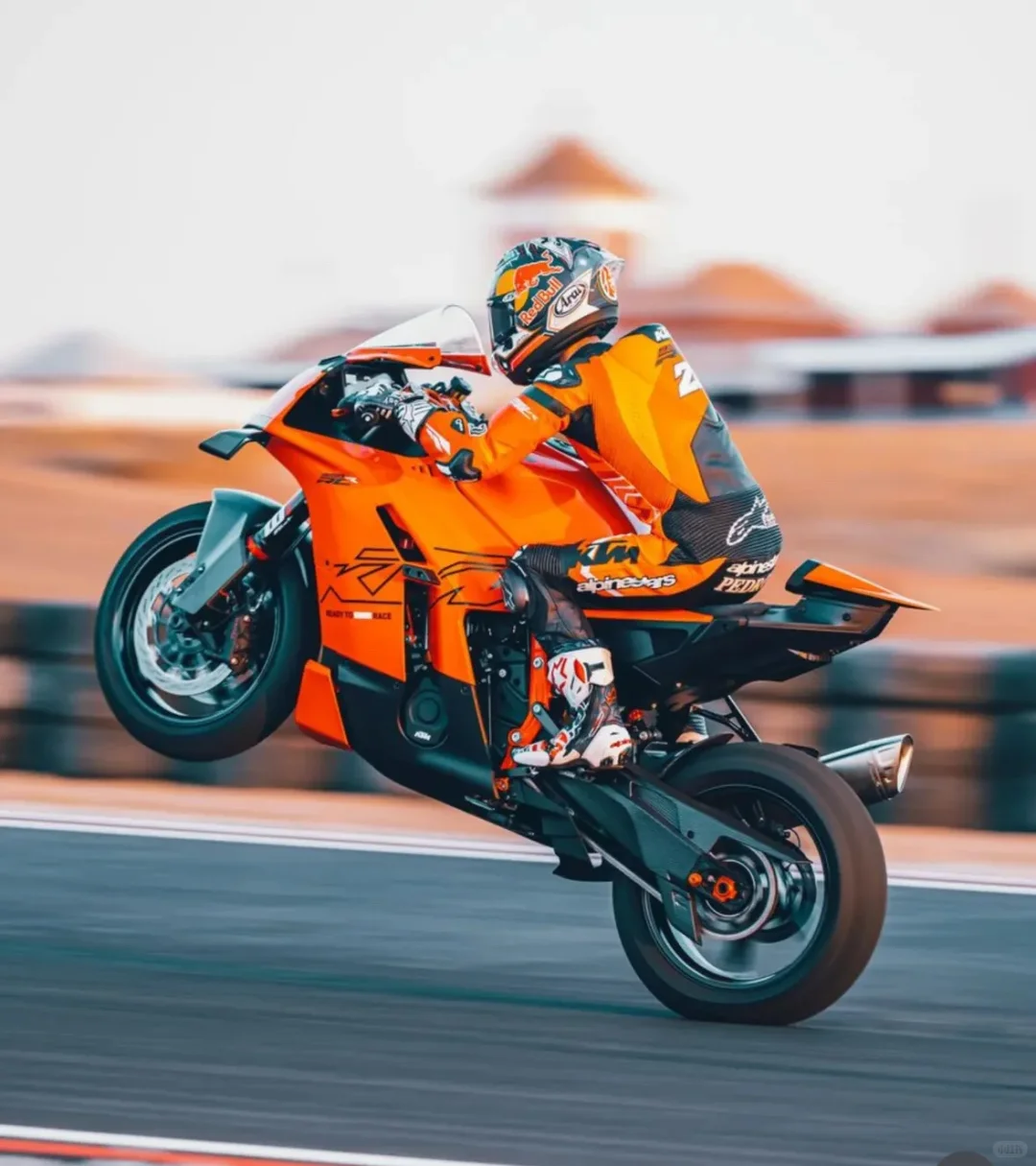 ✴️KTM 终于官宣全新 2026 KTM 990 RC R