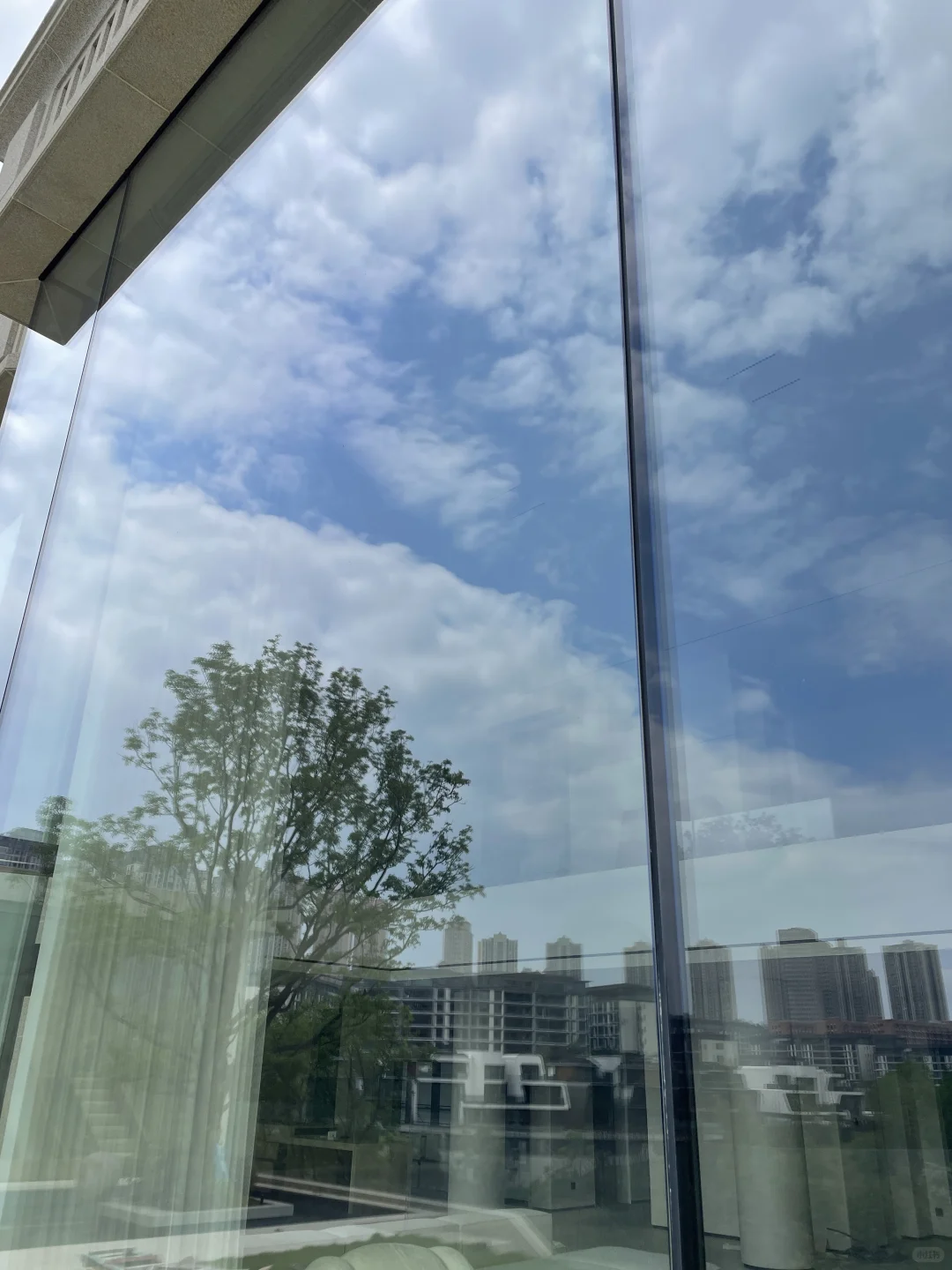 外看云，内看景，一片玻璃两面都是宝