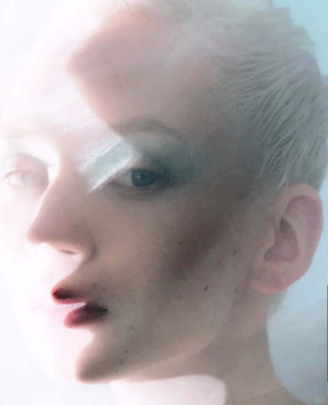 审美积累|把「束缚与生长」拍进了时尚的骨血