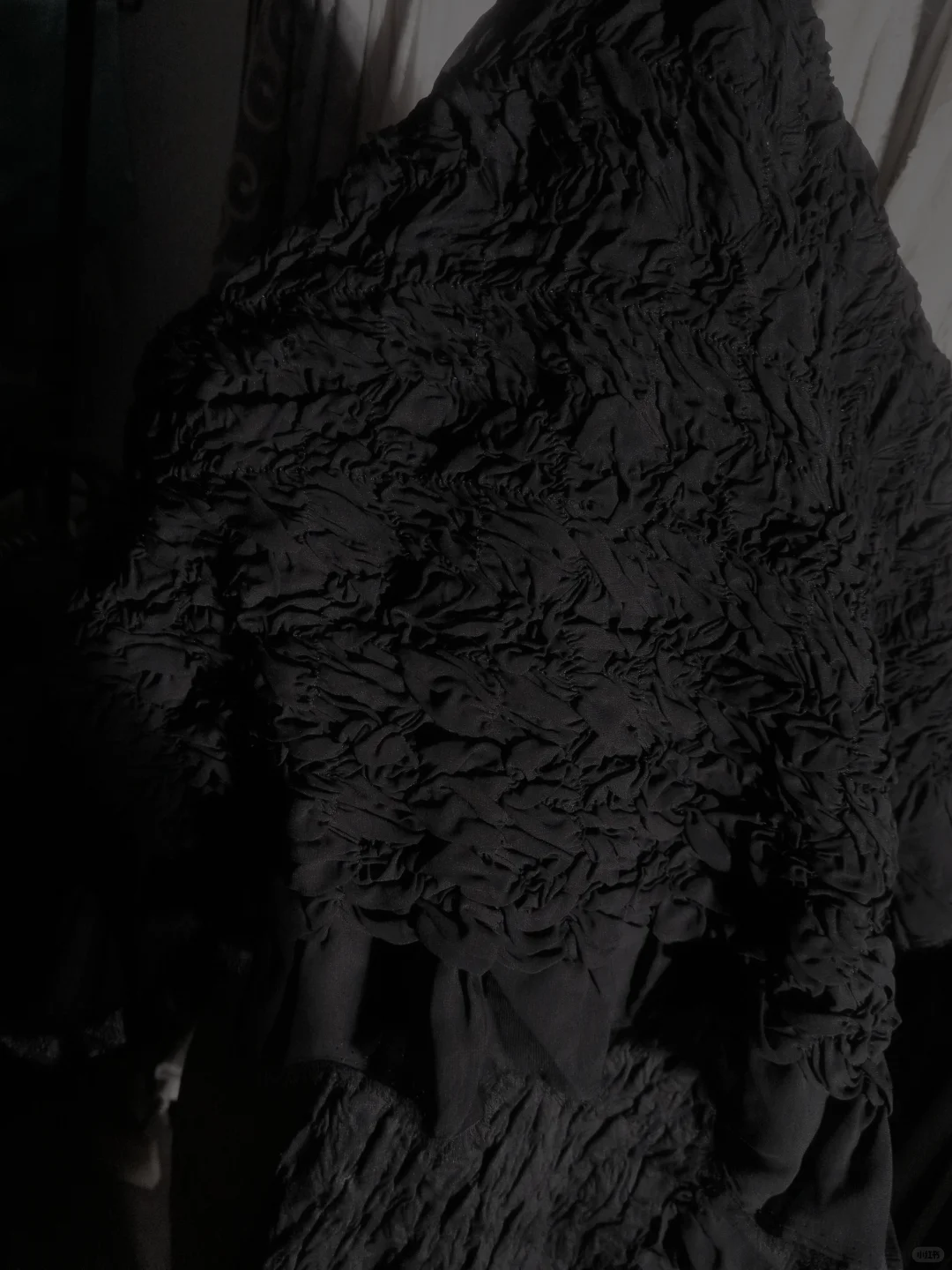 8元小众设计肌理感面料｜暗黑乱褶