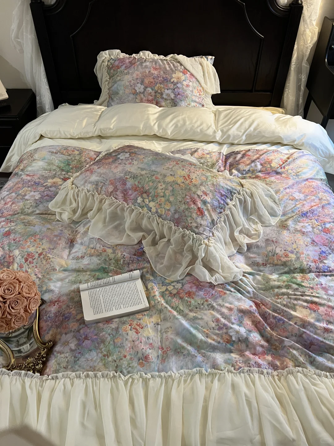 ?巴掌大的床尾空间，这样布置美貌又实用