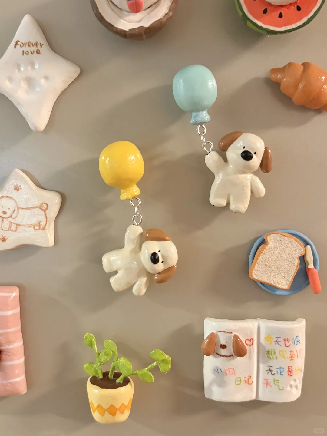 石塑粘土冰箱贴?捏了两只气球小狗?✨