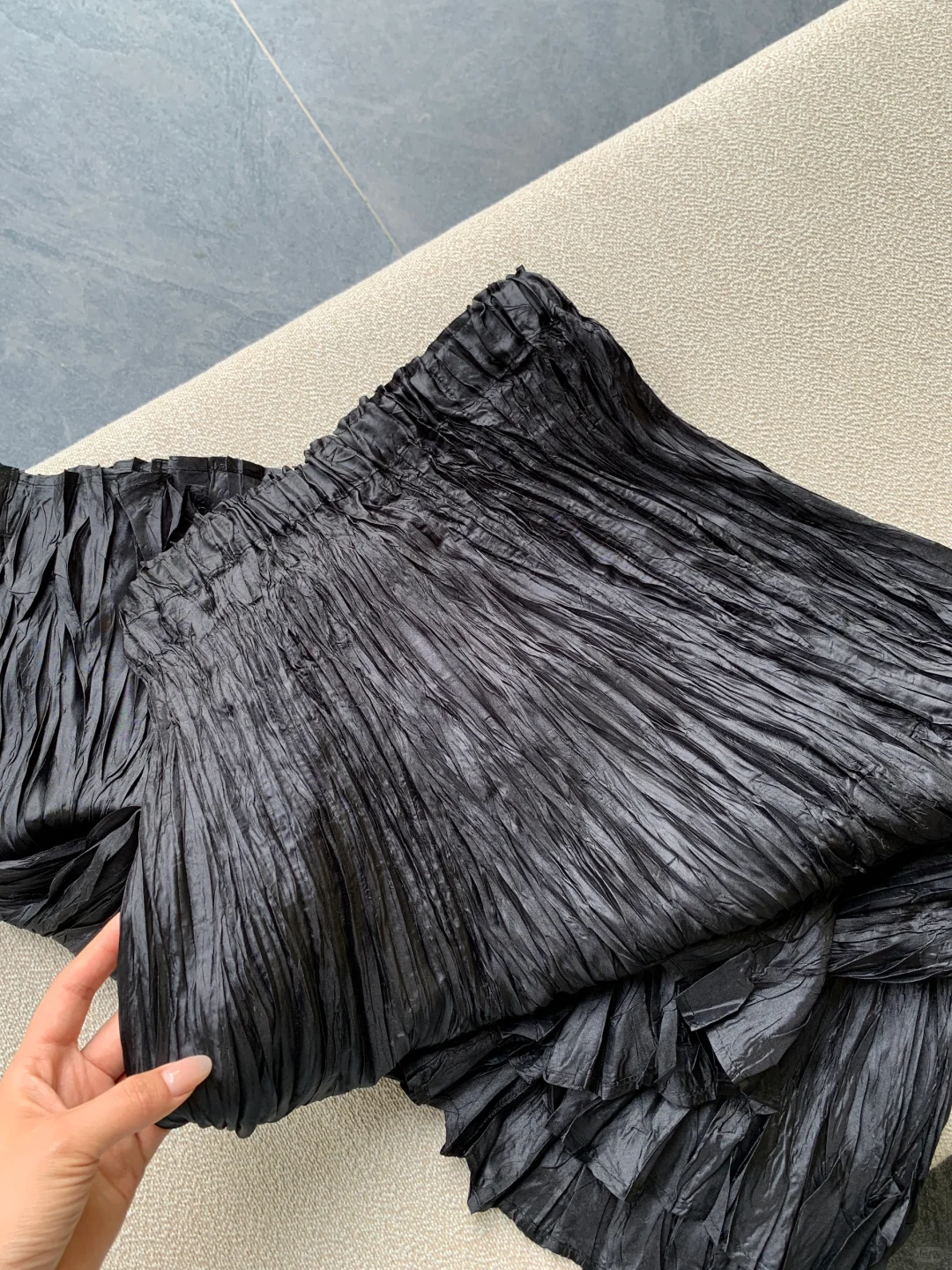 想要氛围感的 这条褶皱半裙可以尝试一下！！