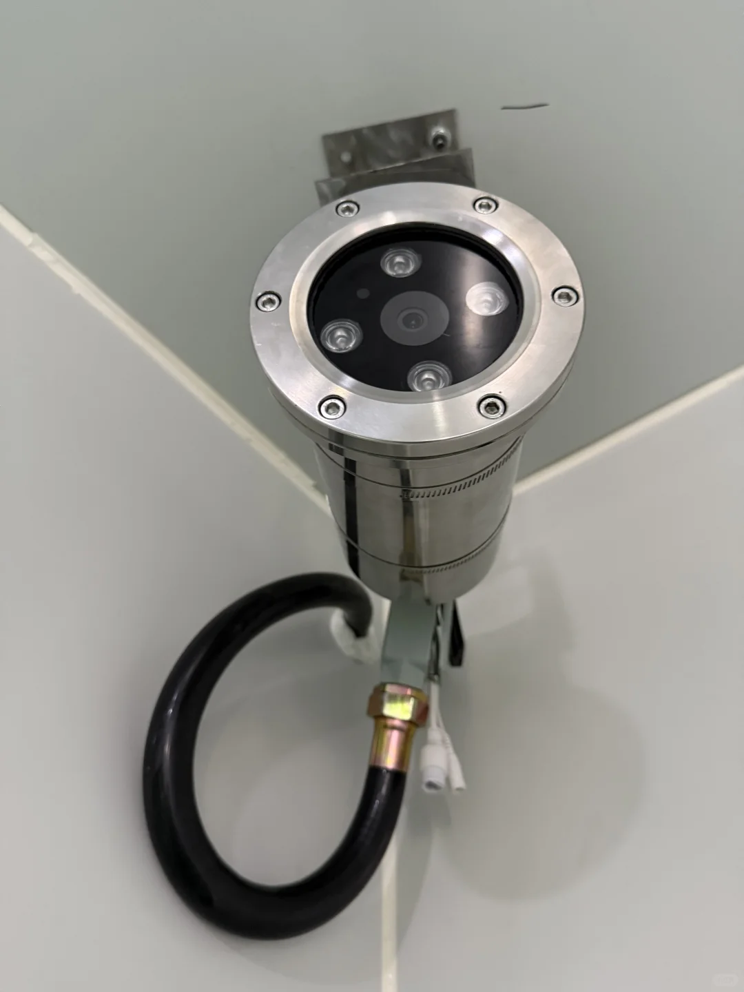 防爆危废暂存间的摄像头需要具备哪些功能？