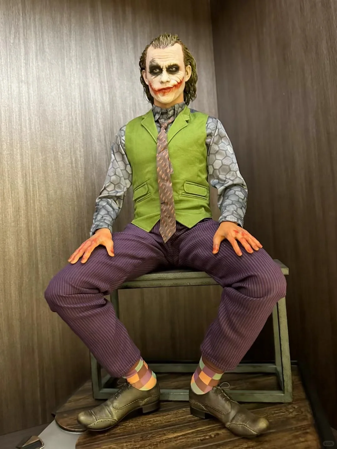 惊呆我了，朋友家地下室还藏着一套“房”