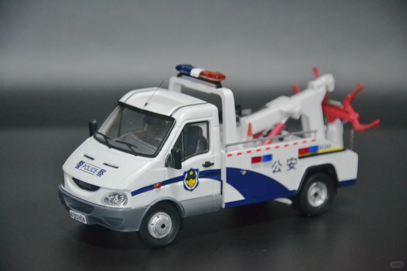 汽车模型情怀收藏-依维柯警用清障车