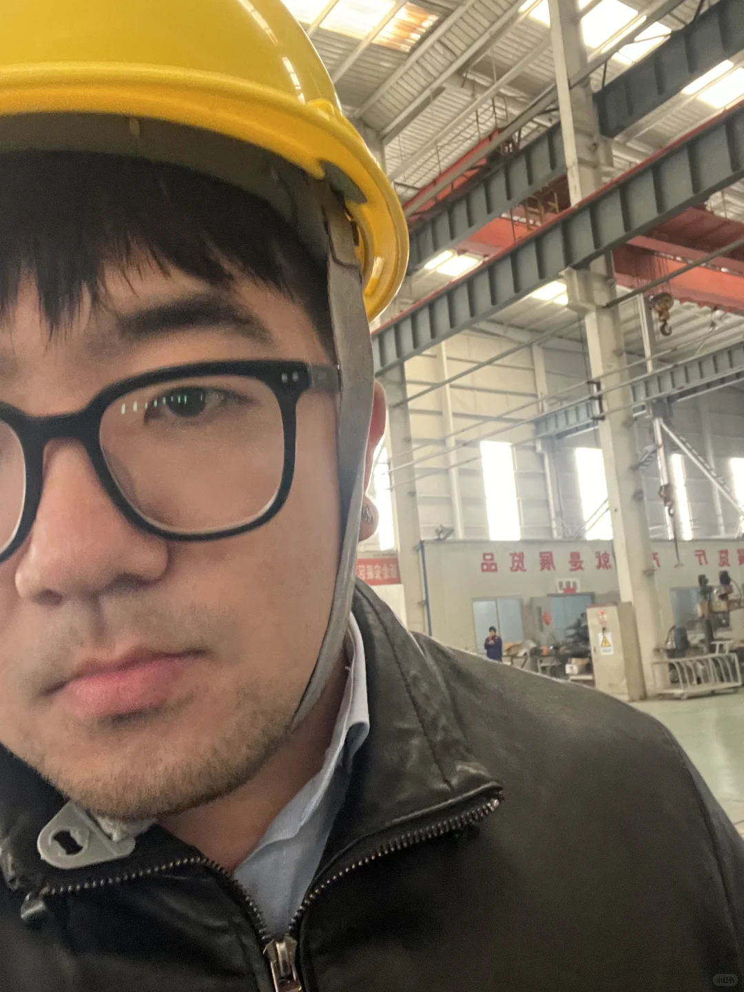 陪俄罗斯客户参观注塑机工厂