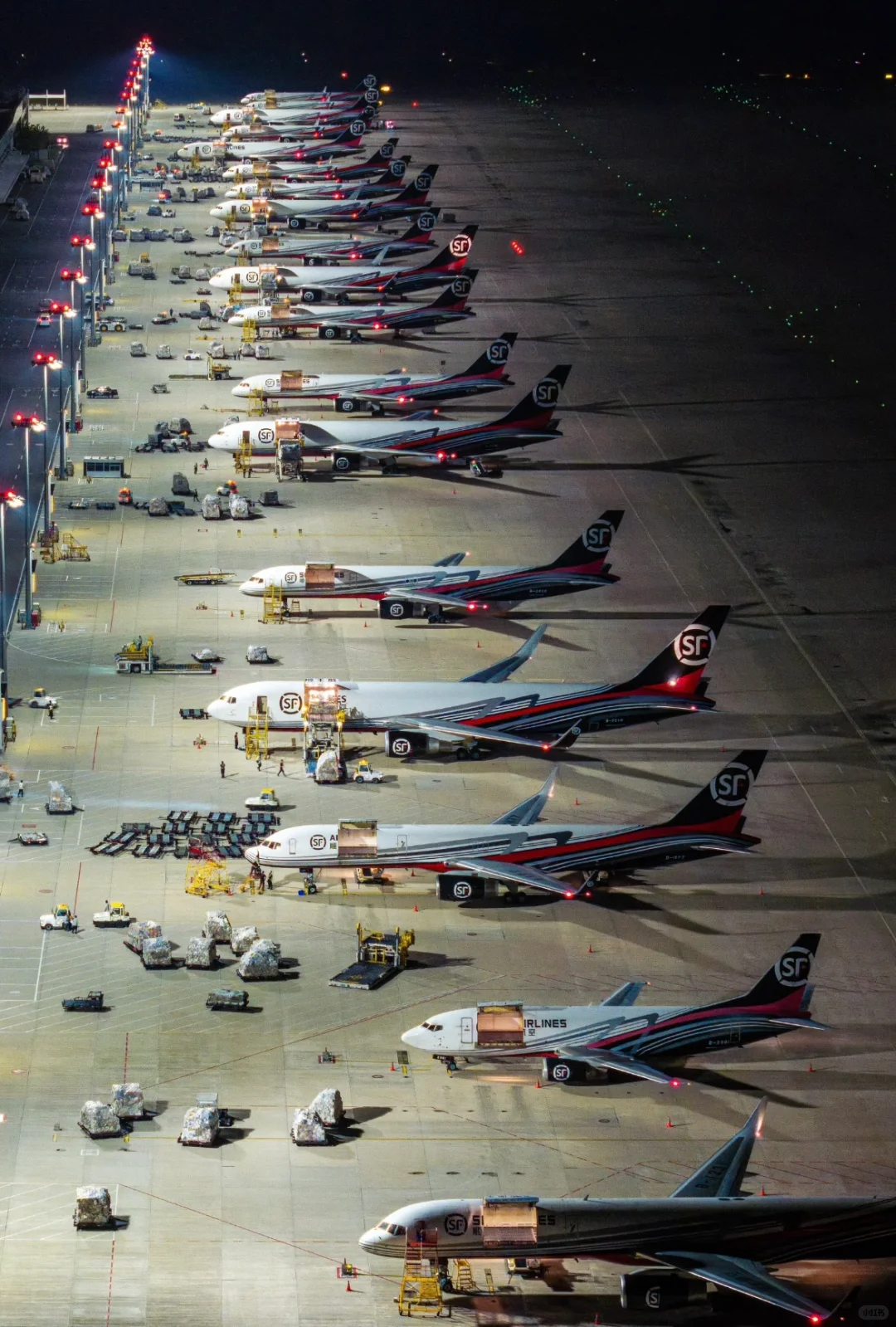 不是我说！顺丰机队也太帅气了吧?