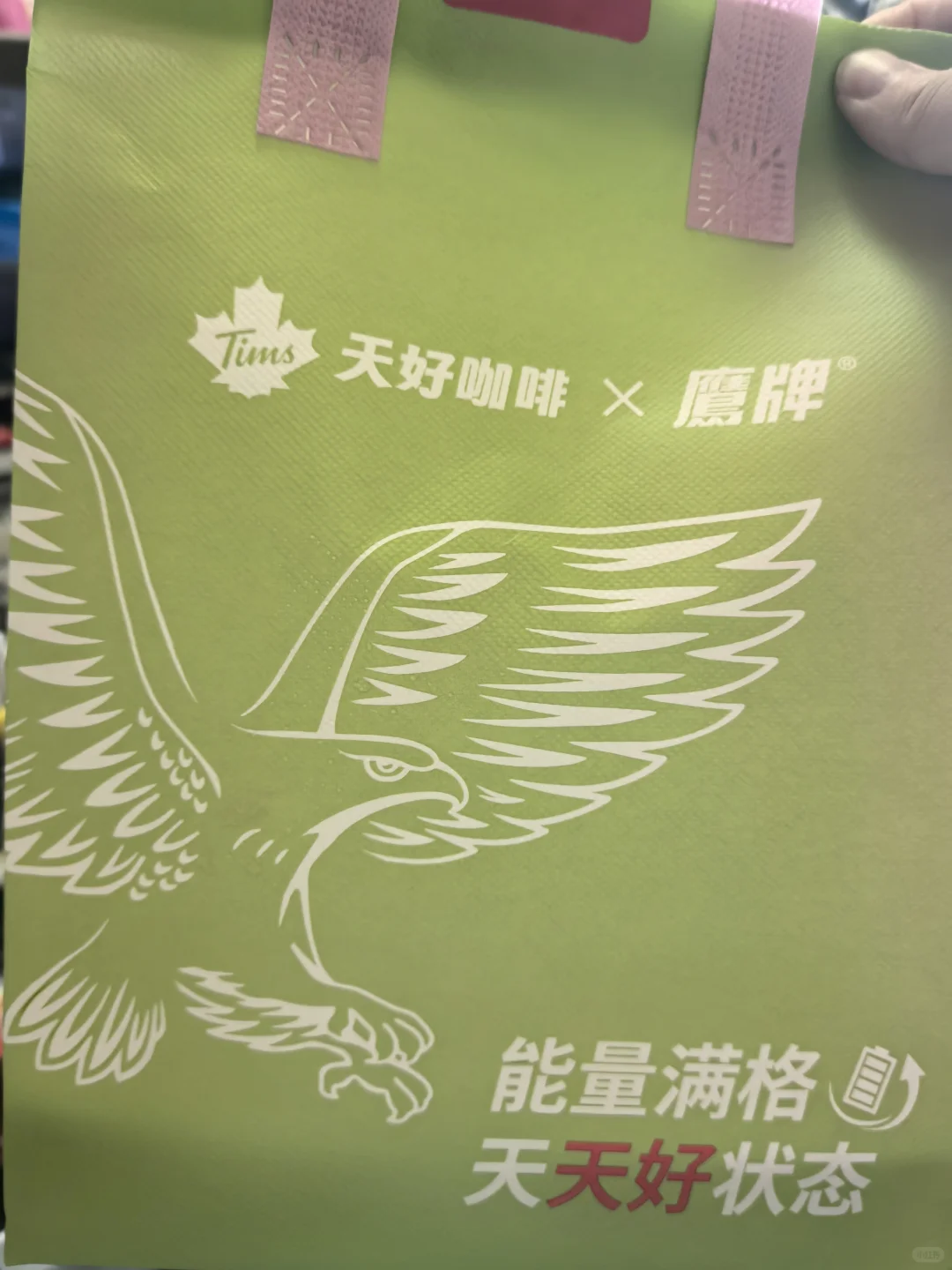 飞入鹰阵，能量满格！天天好状态！