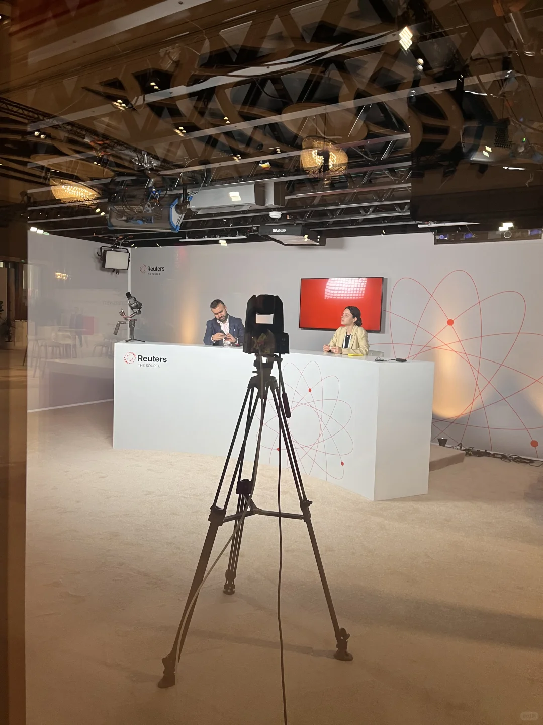 我与中东金融和能源巨头 路透社阿布达比