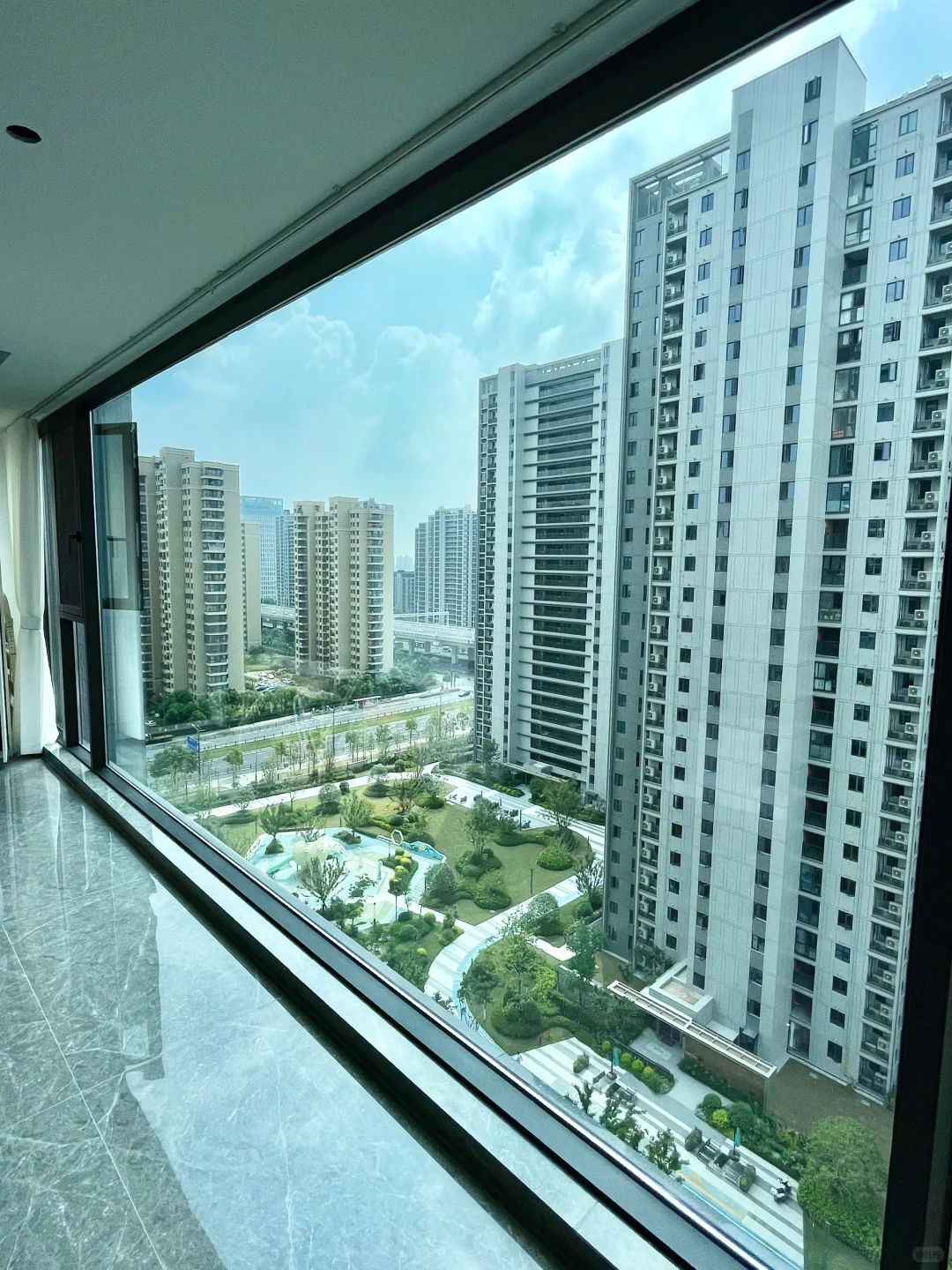 邻居说我真敢选！大落地窗玻璃真的很香啊?