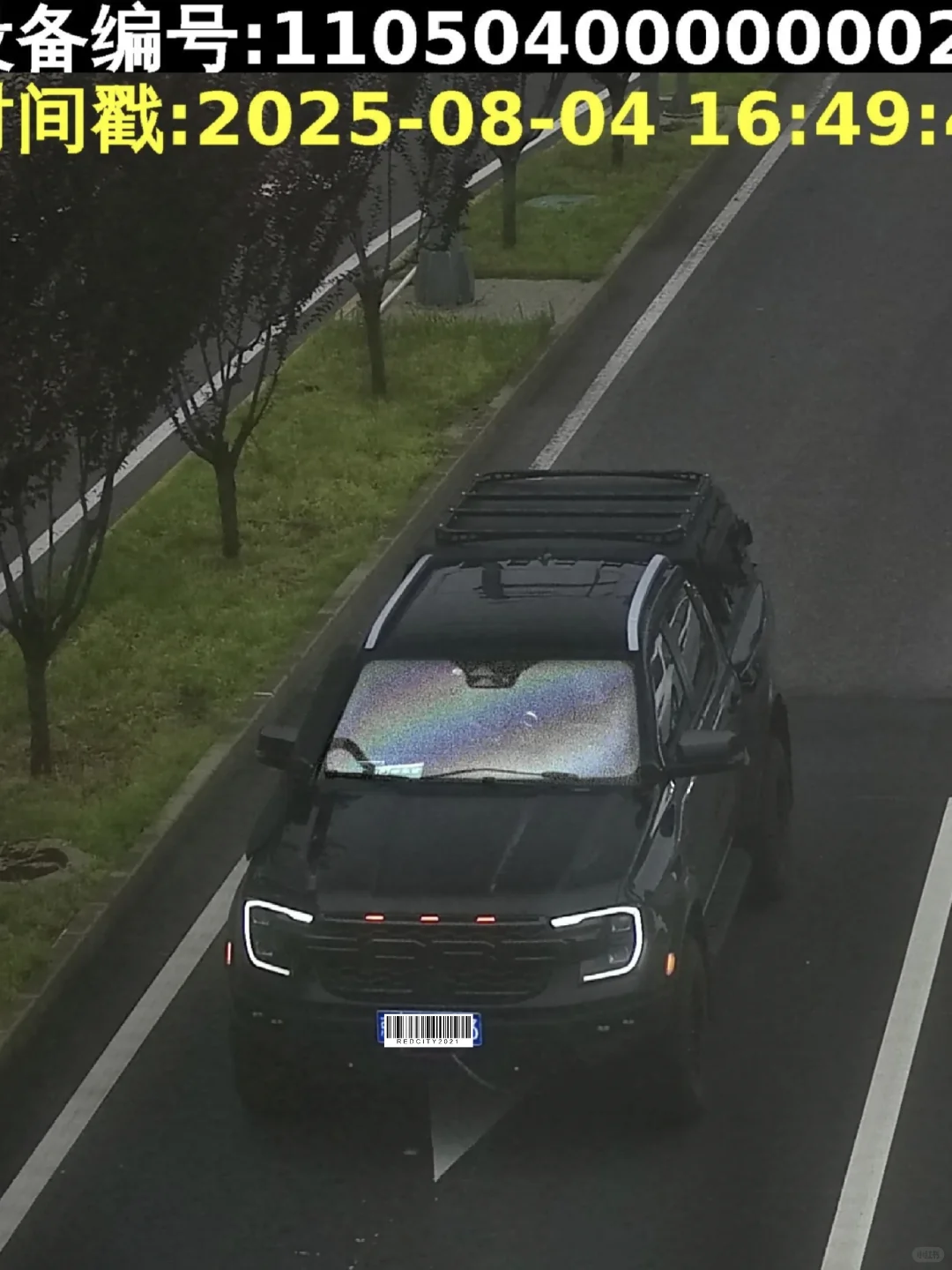 第一次官方照片，意外发现炫彩前风挡