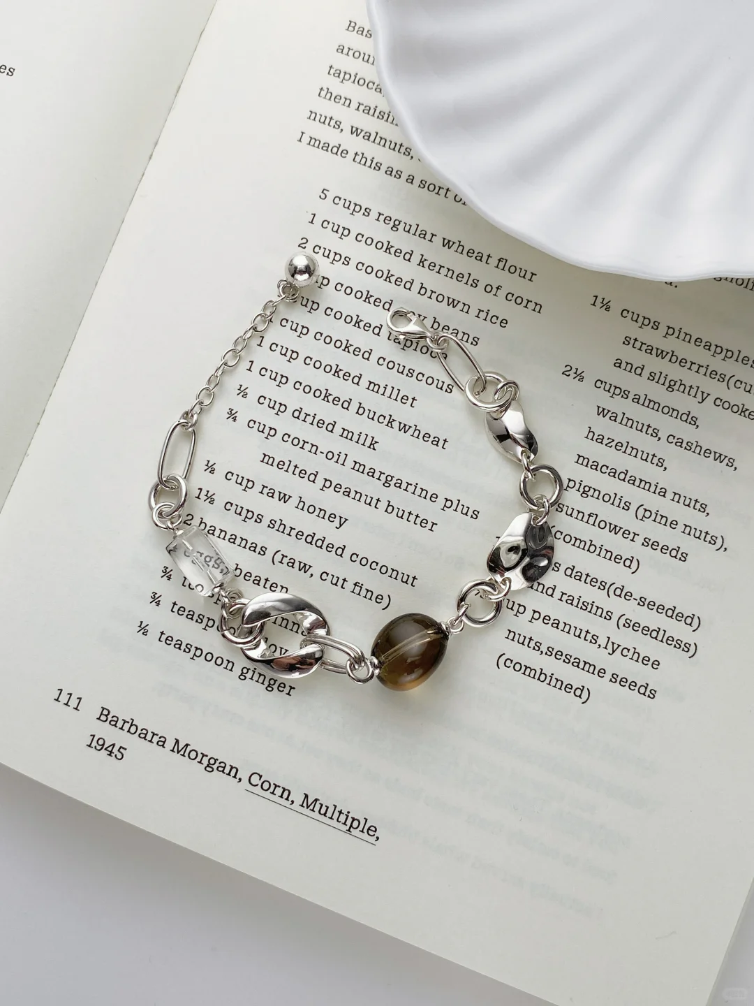 银饰平铺ins氛围感拍摄?