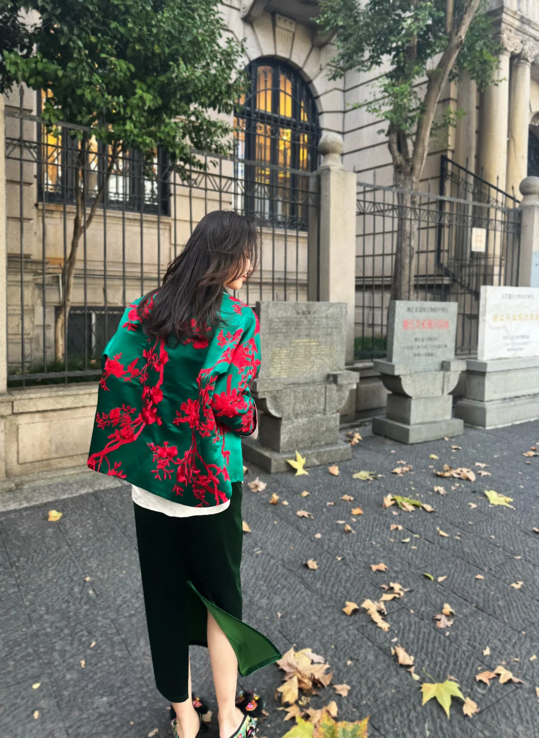 袅娜青烟醉红尘，万籁俱寂梦不醒。