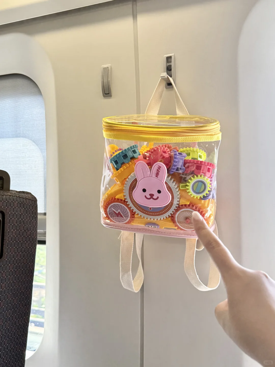 带2岁娃坐高铁?……被隔壁妈妈追着问?