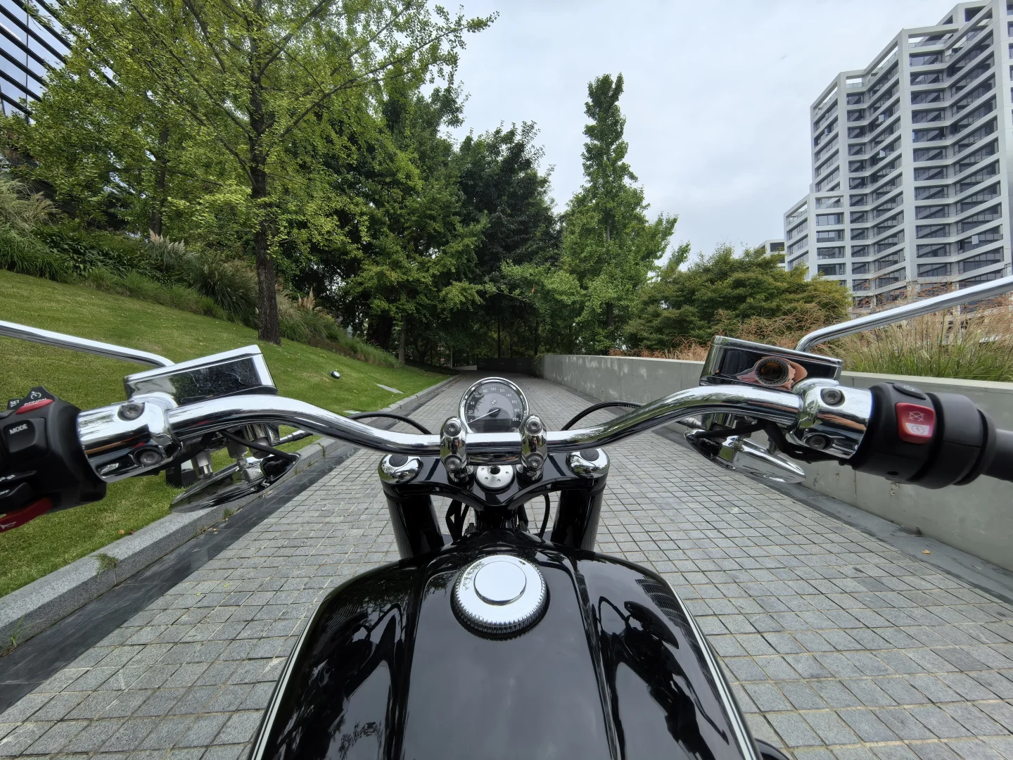 宝马摩托R18拳击手