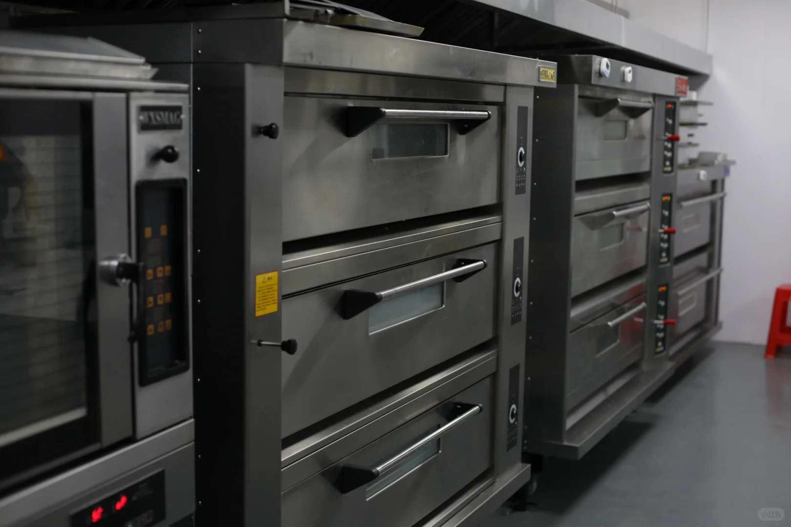 在启东十年烘焙经验 拥有200平中央厨房