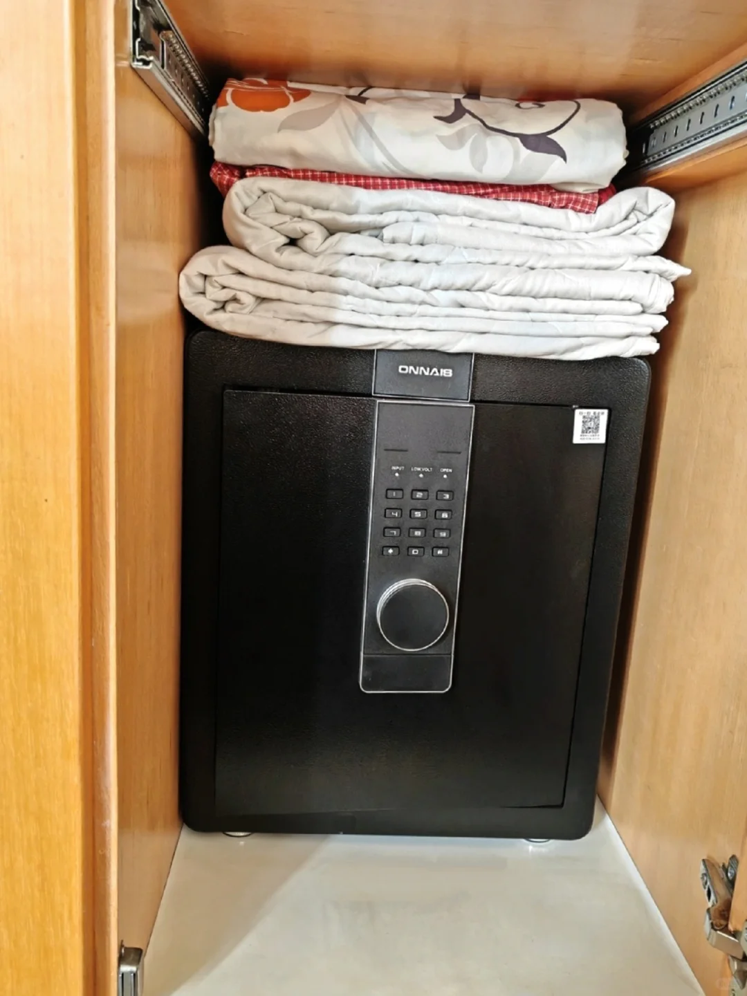 保险柜你就买吧，一用一个不吱声