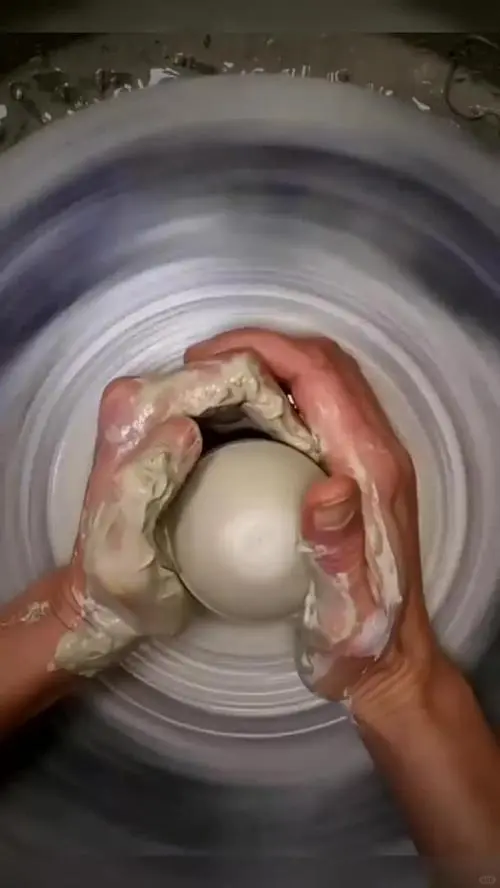 什么是手拉坯成型？