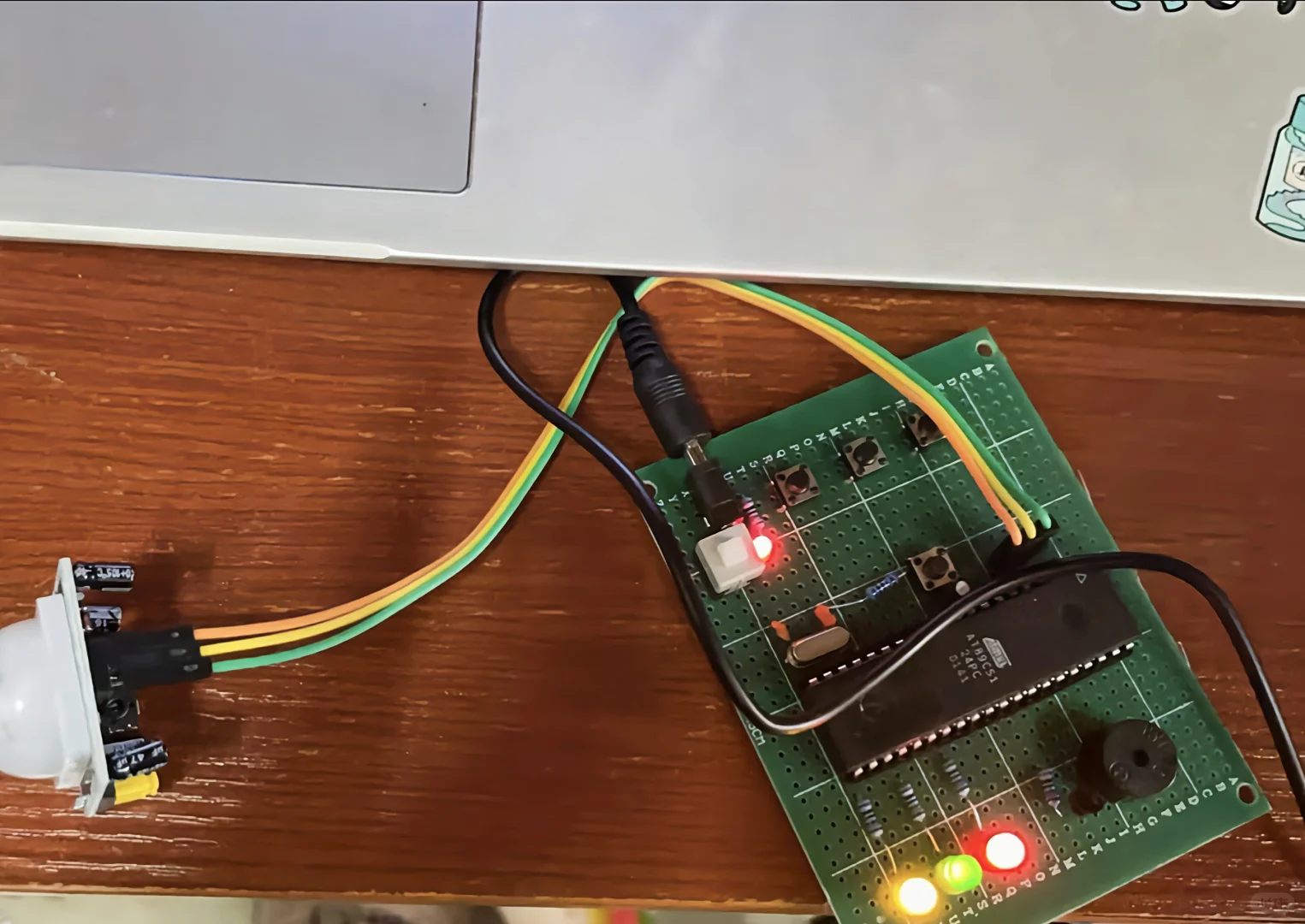 基于51单片机的防盗报警器设计