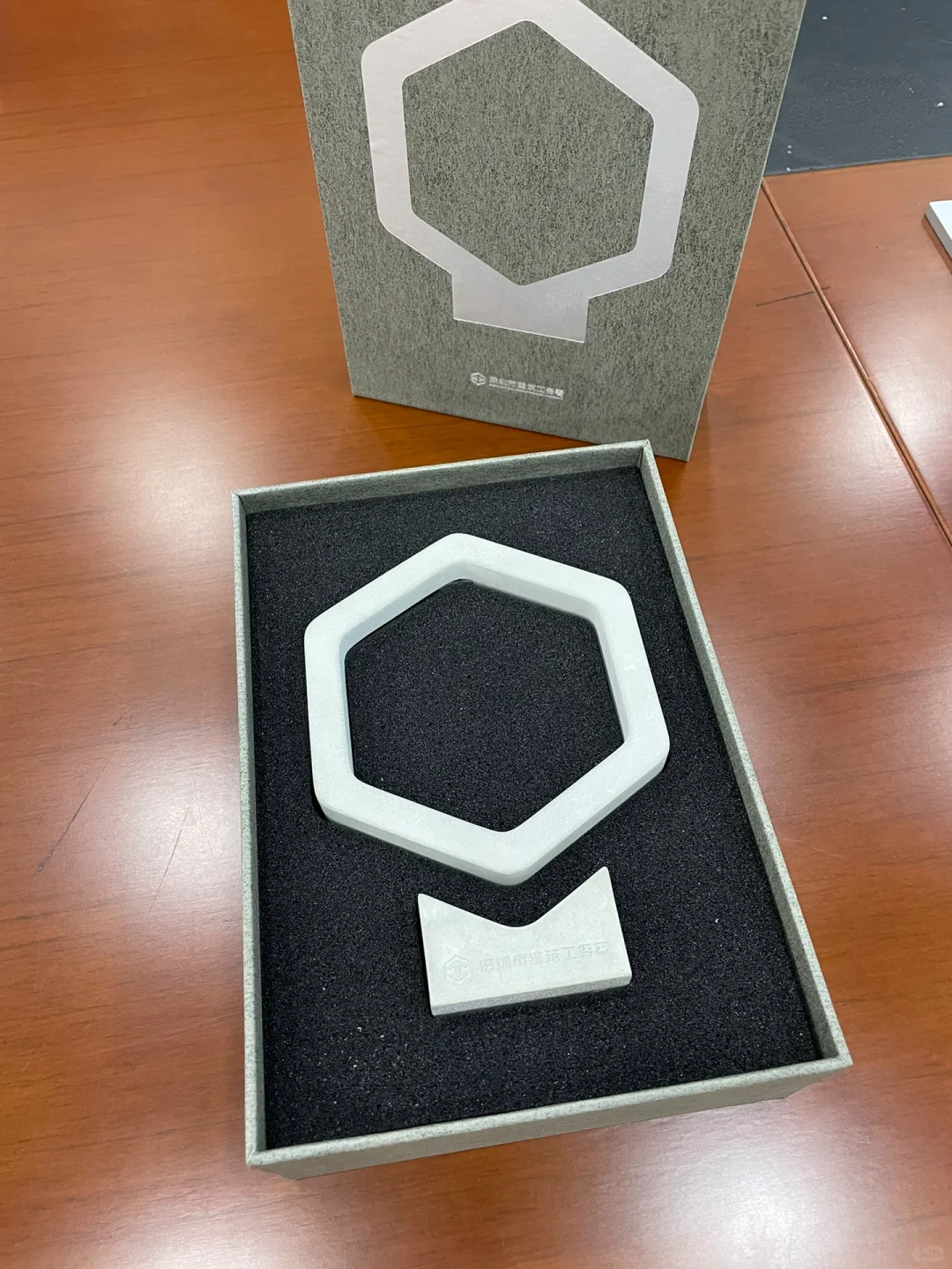 深圳建筑工务署定制混凝土文创，UHPC