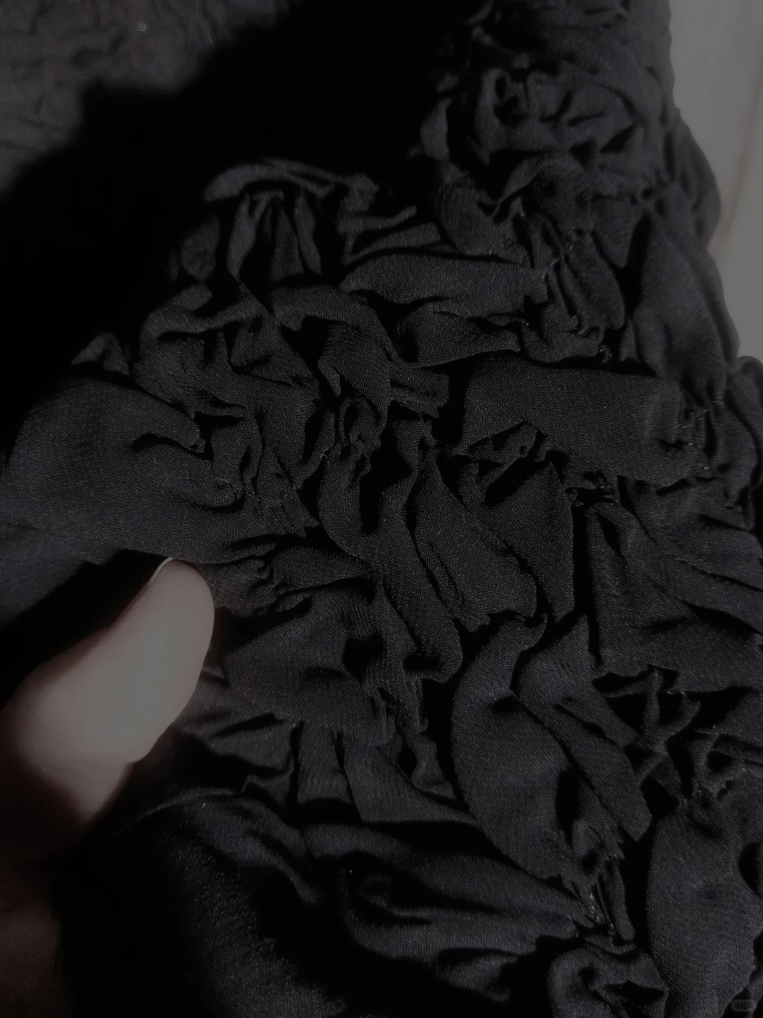 8元小众设计肌理感面料｜暗黑乱褶