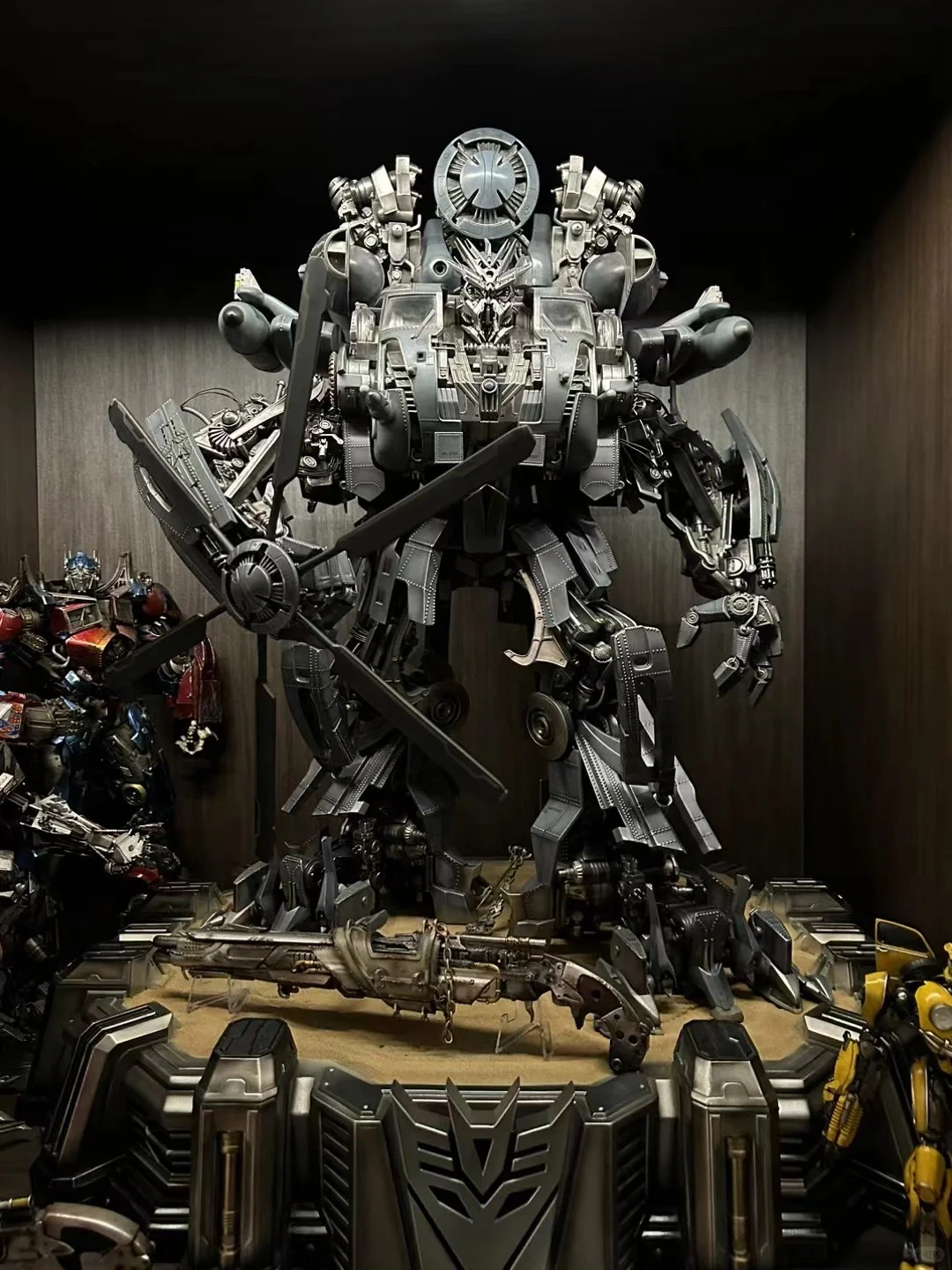 惊呆我了，朋友家地下室还藏着一套“房”