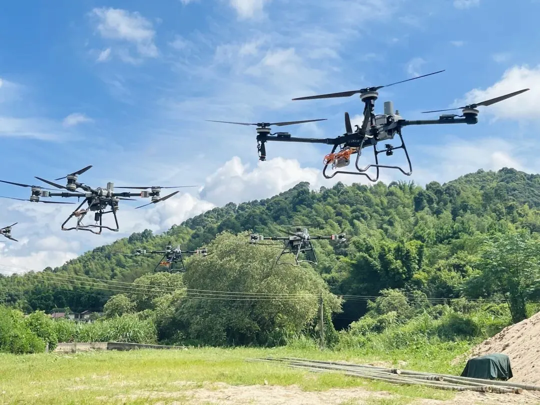 广东韶关无人机吊运竹子直飞加工车间