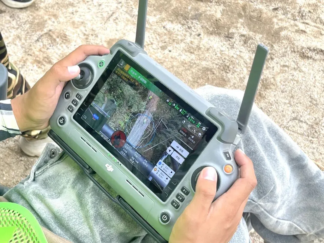 广东韶关无人机吊运竹子直飞加工车间