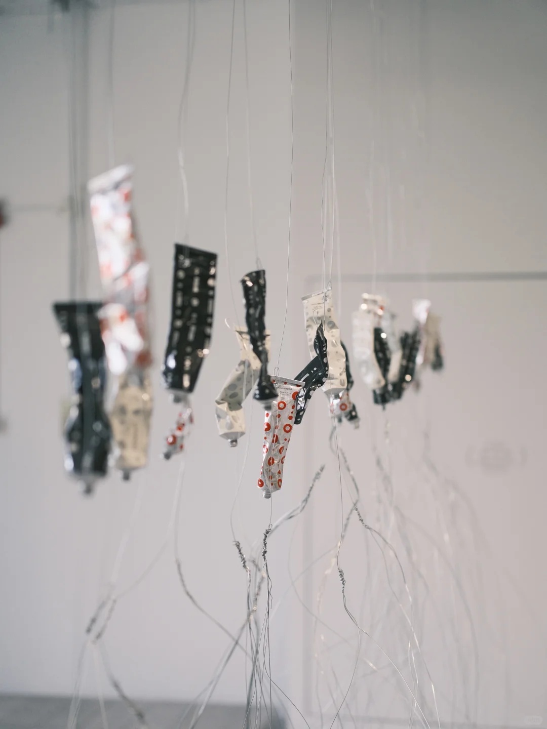 深圳新展|极简工业空间中的禁锢静火山蜡艺