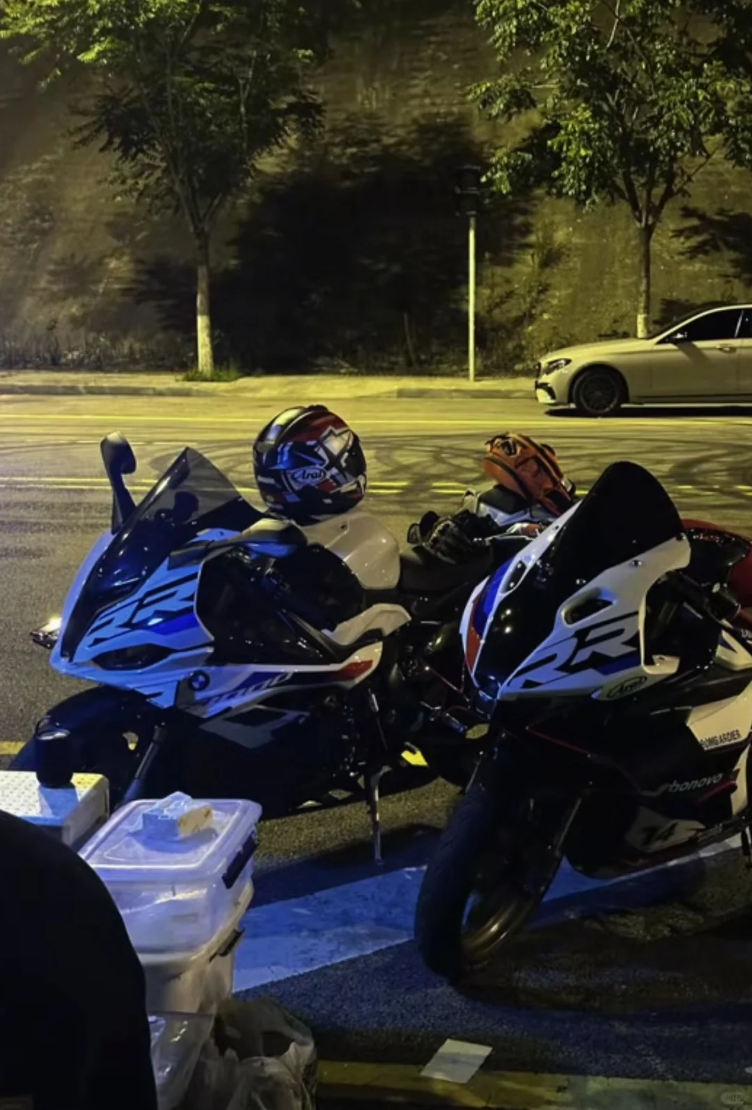 今天的是来自国产改装工作室EM2的包围套件