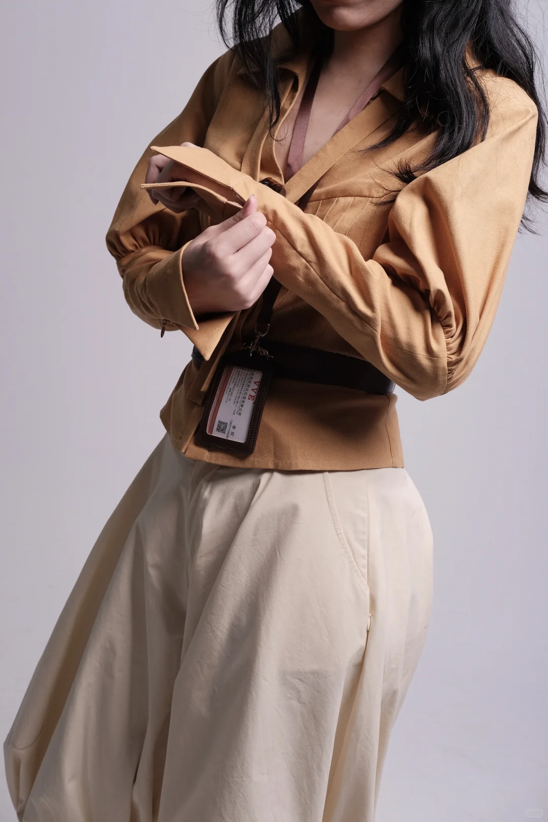 松弛精致并存的衬衫设计 实用美学 风琴褶