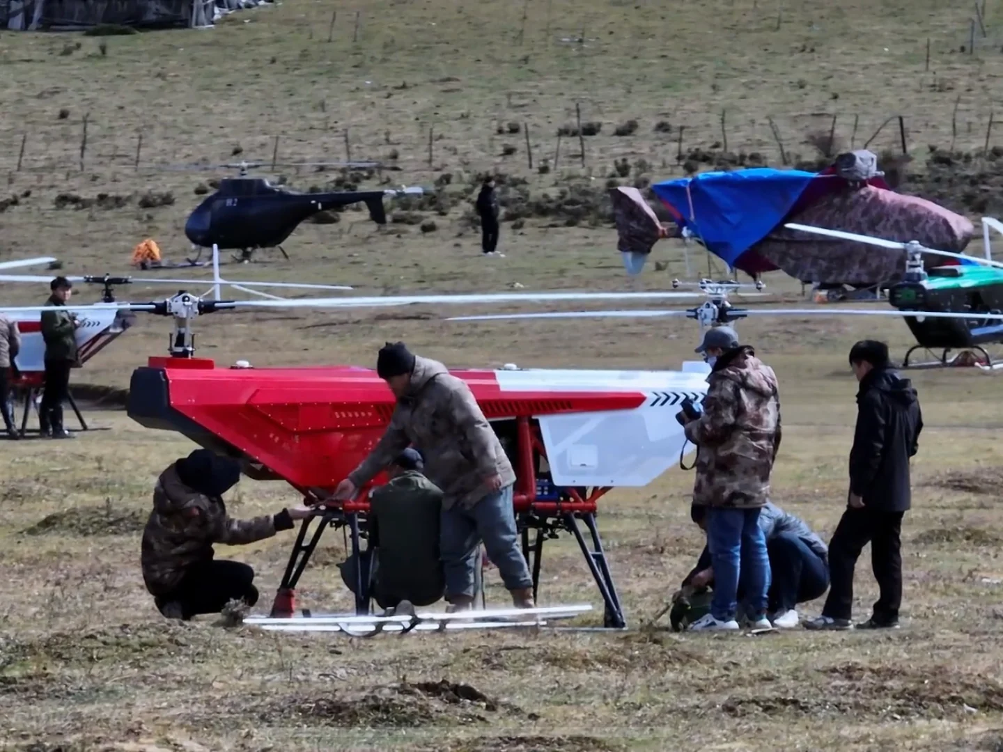 ? 260kg暴力载重！这无人机是起重机吧！