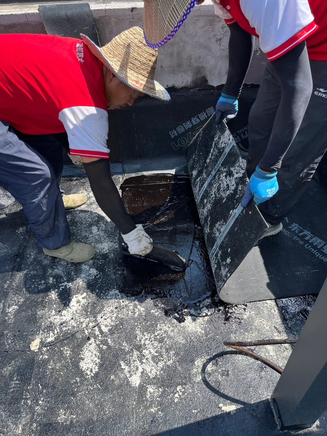 都2025年了 屋顶还需要烧卷材做防水吗❓