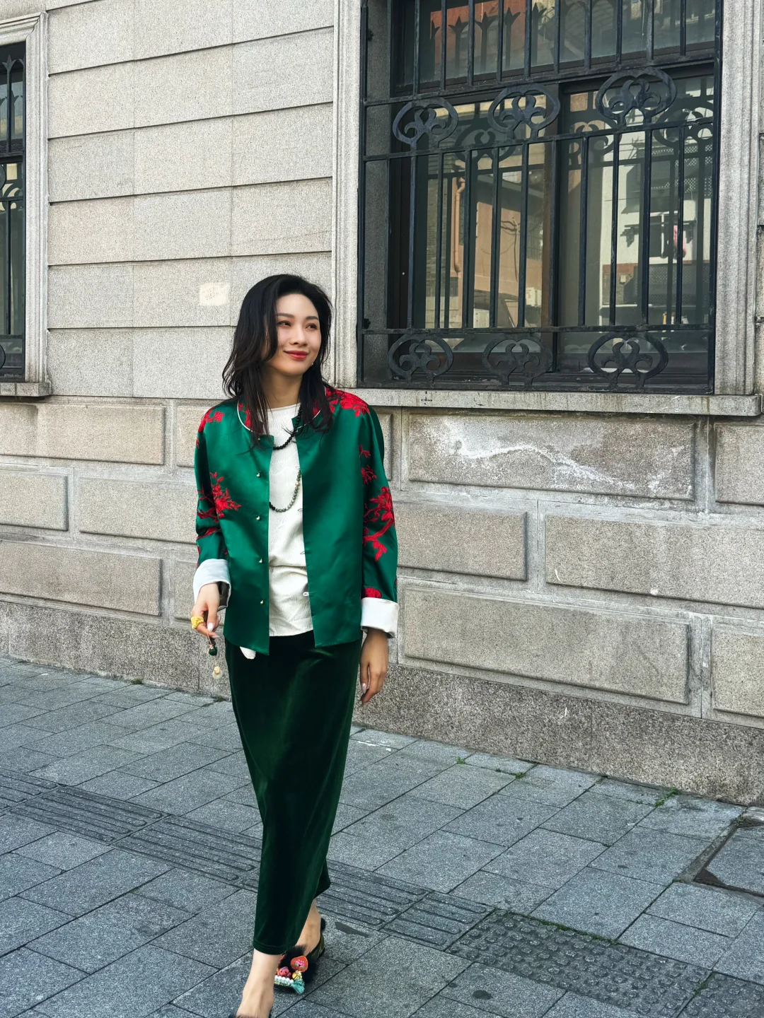 袅娜青烟醉红尘，万籁俱寂梦不醒。