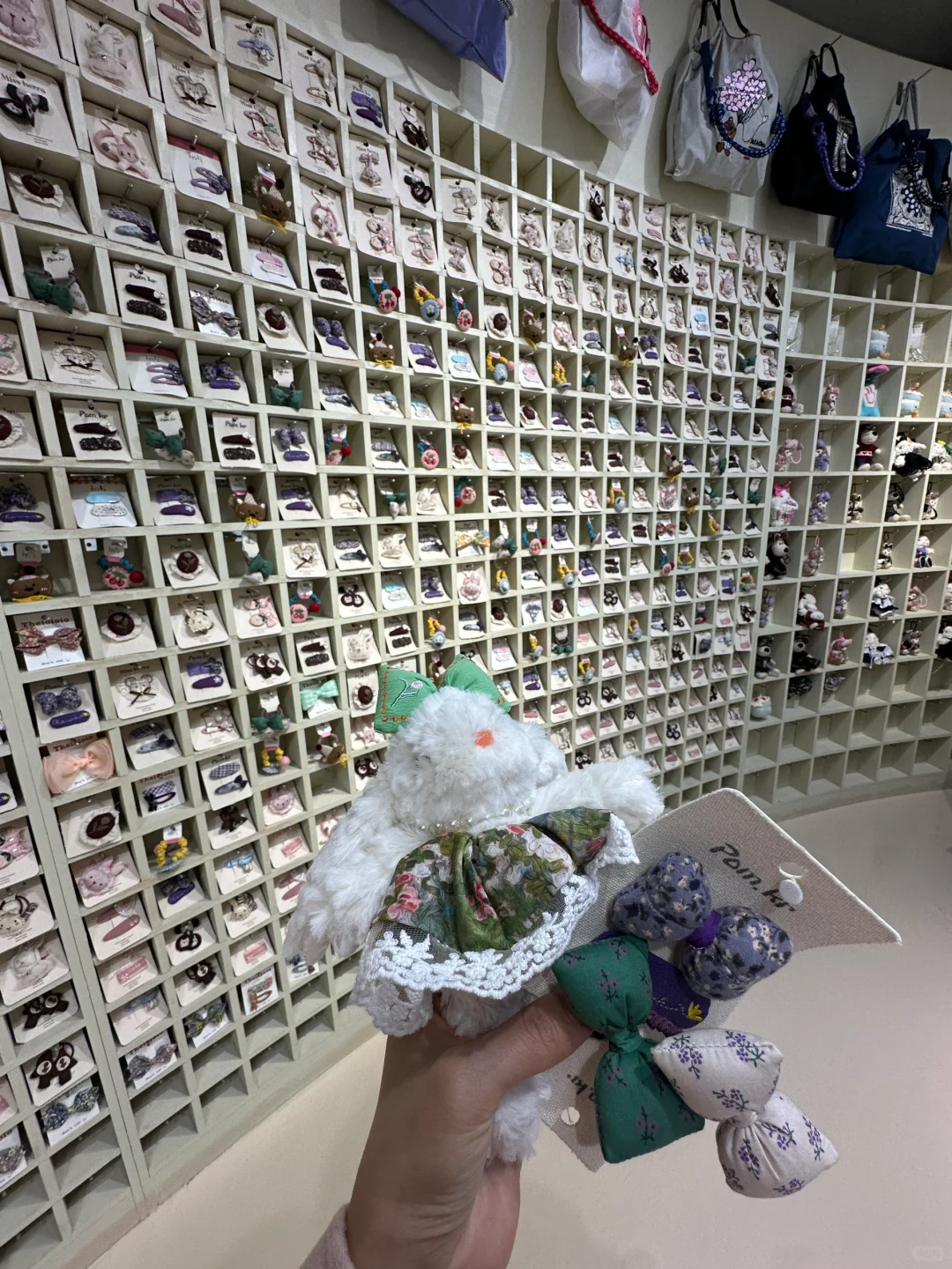 威海真不缺好逛的小店……一整面墙的挂件……