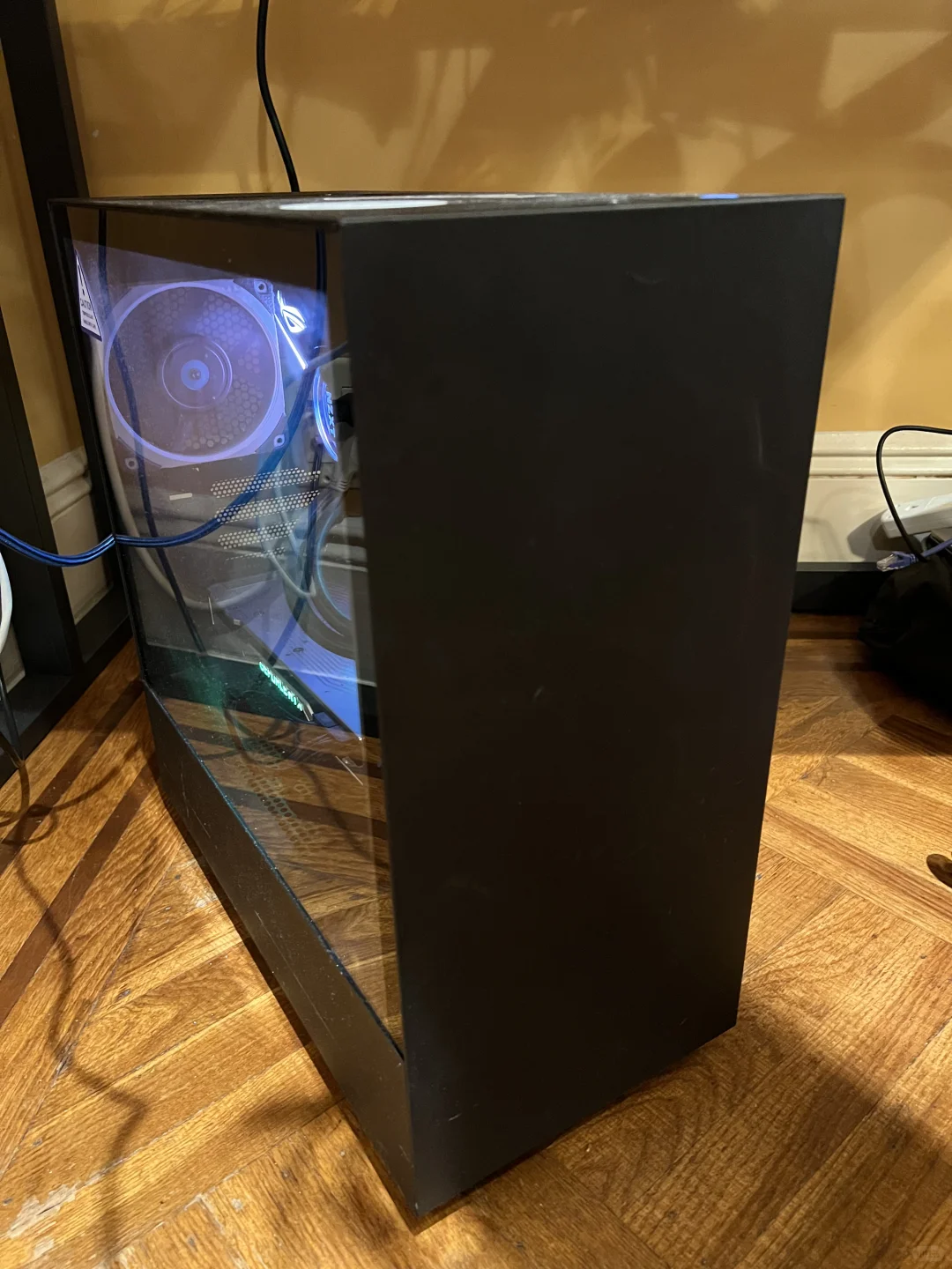 出一台电脑主机,价值$2496,现$1000出