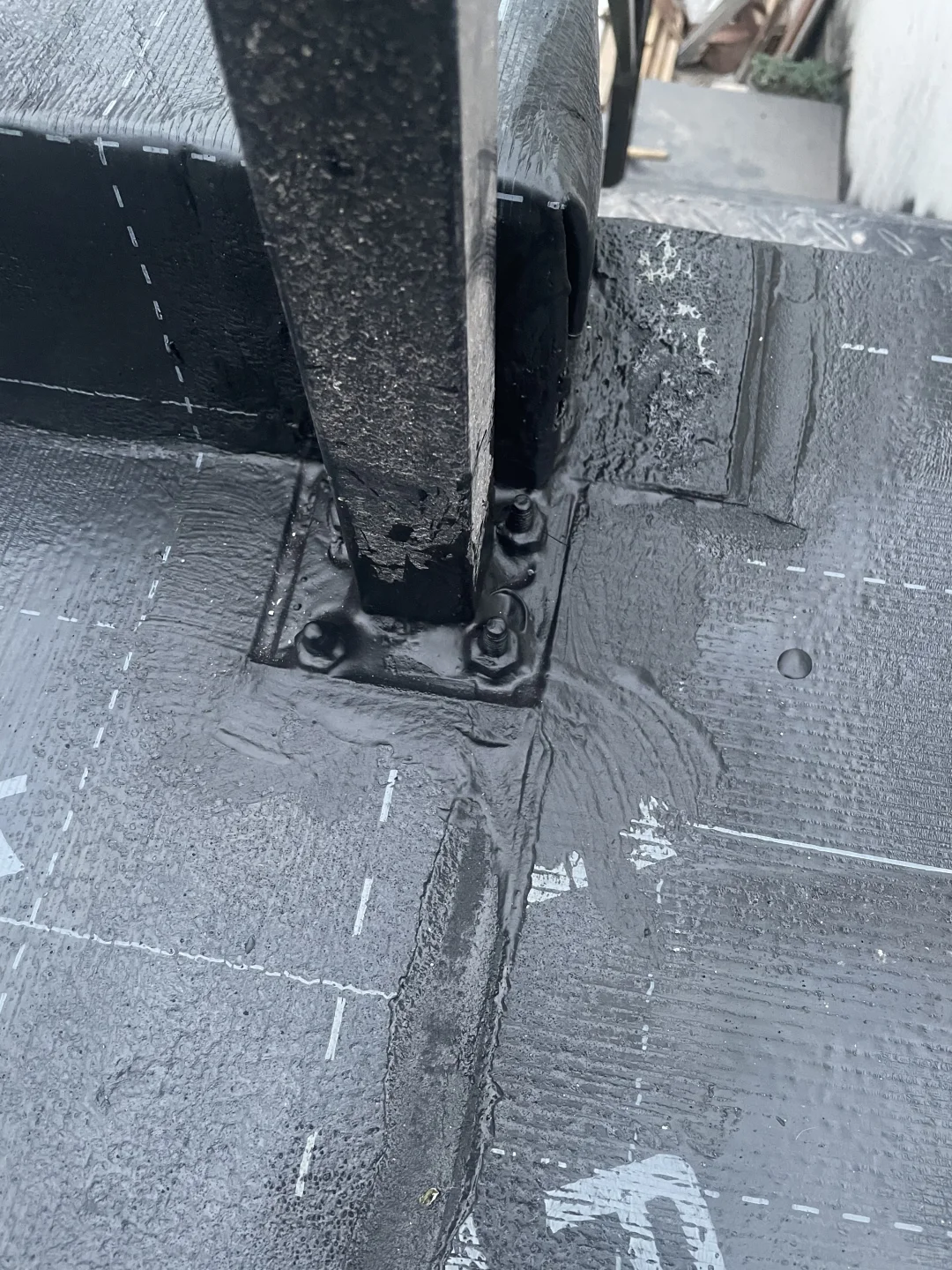 小院改造日记：露台防水卷材铺好