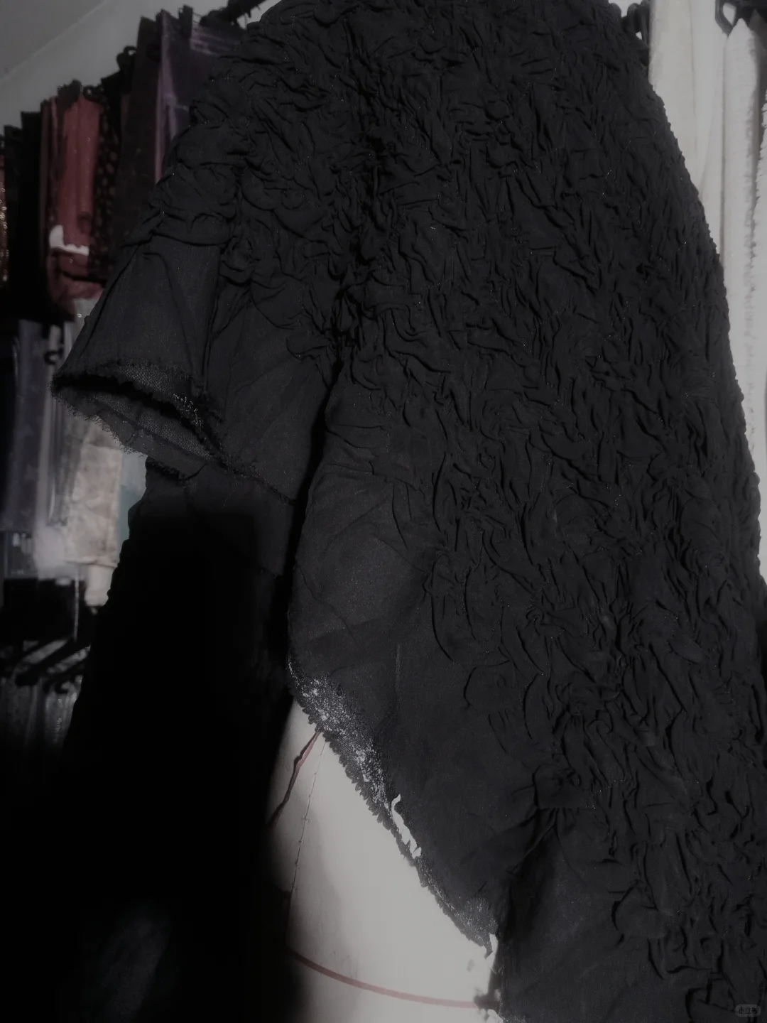 8元小众设计肌理感面料｜暗黑乱褶