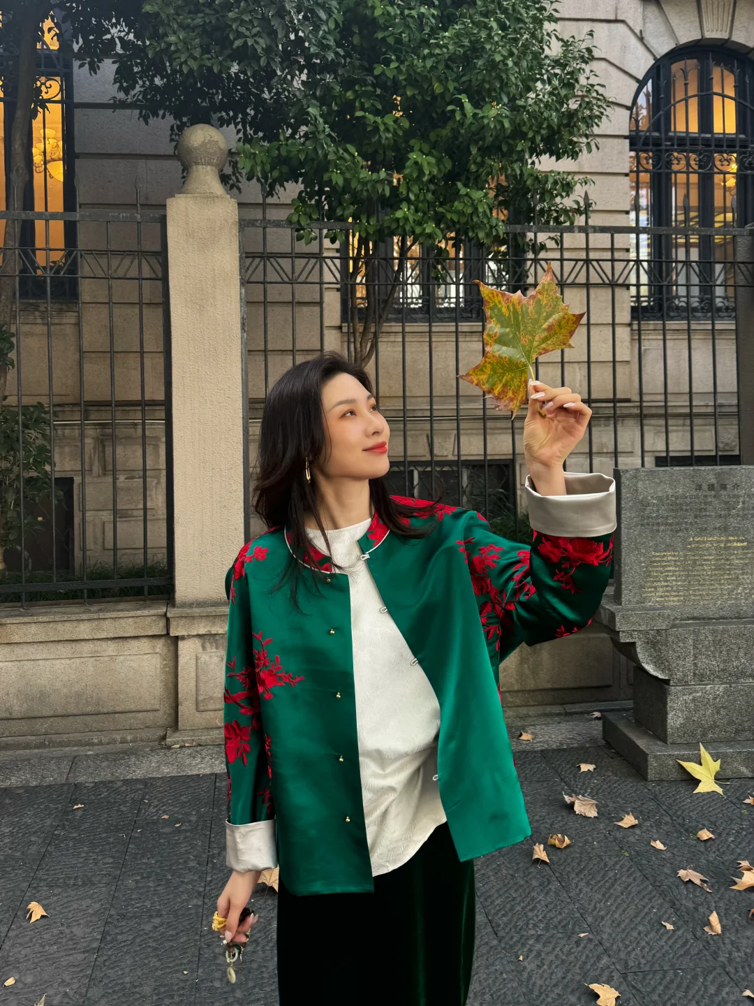 袅娜青烟醉红尘，万籁俱寂梦不醒。