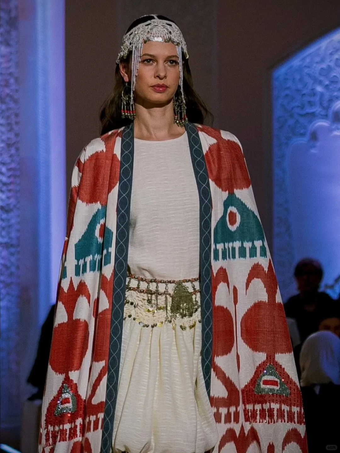 艾德莱斯风尚：传统与潮流的共舞