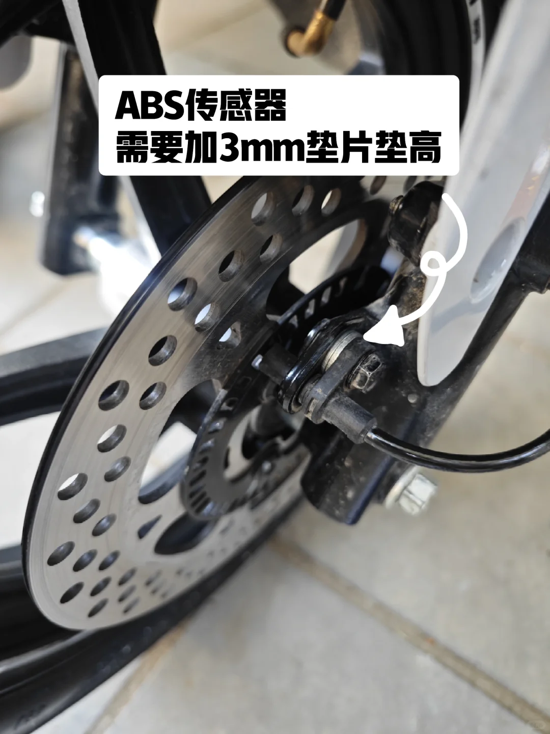 亲力亲为!给『机1』换前轮上下泵