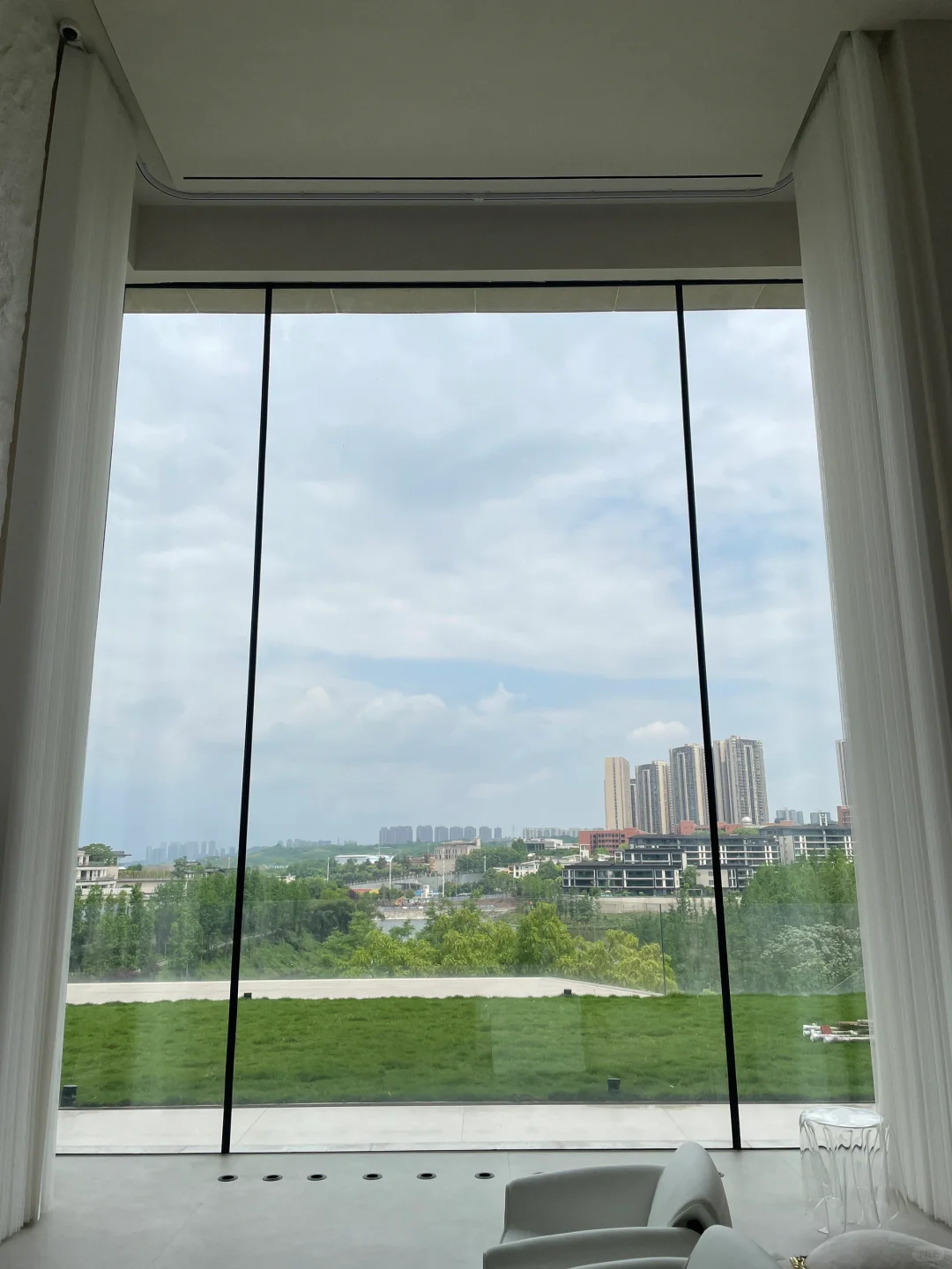 外看云，内看景，一片玻璃两面都是宝