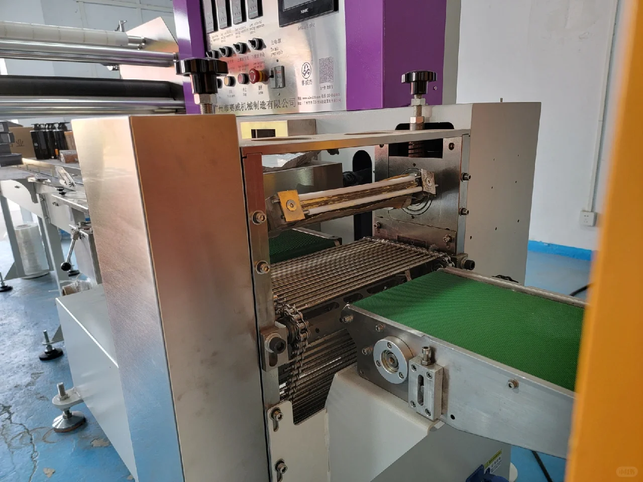 全自动高速枕式热收缩膜包装机