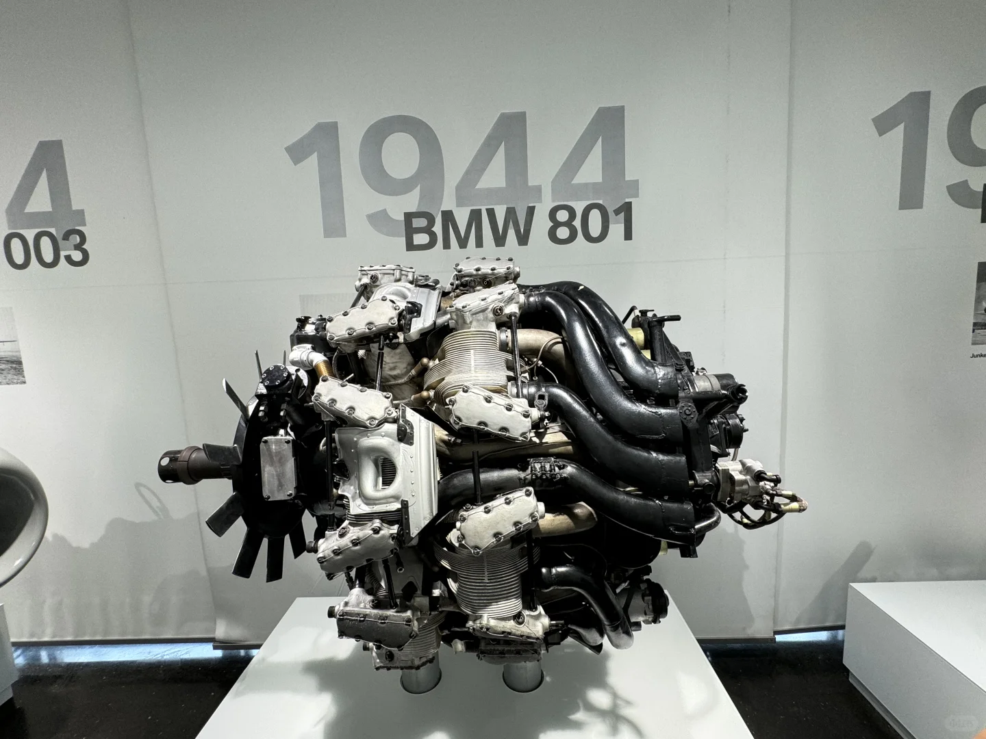 慕尼黑宝马博物馆各种经典发动机