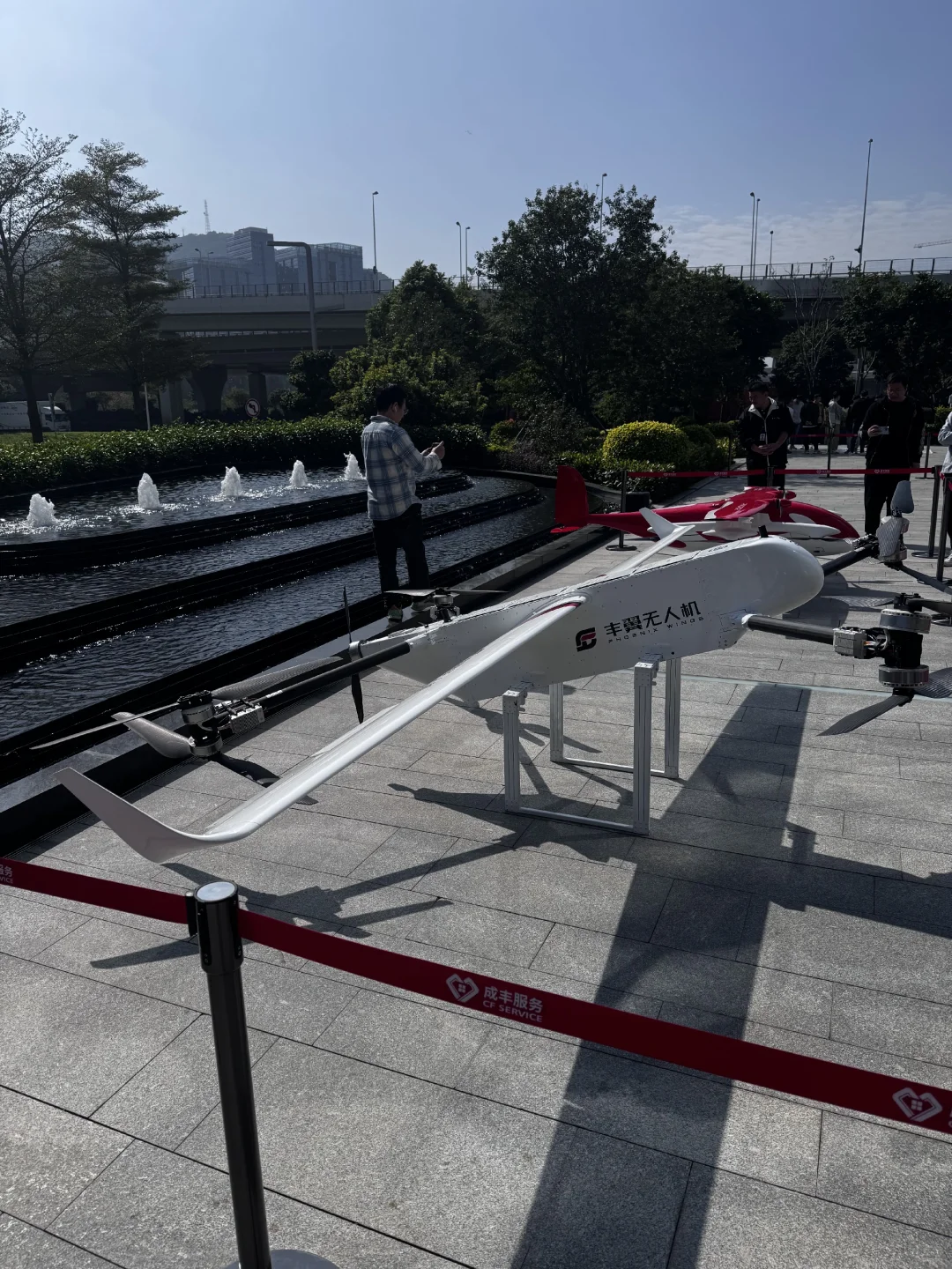 新款无人机_快递的未来