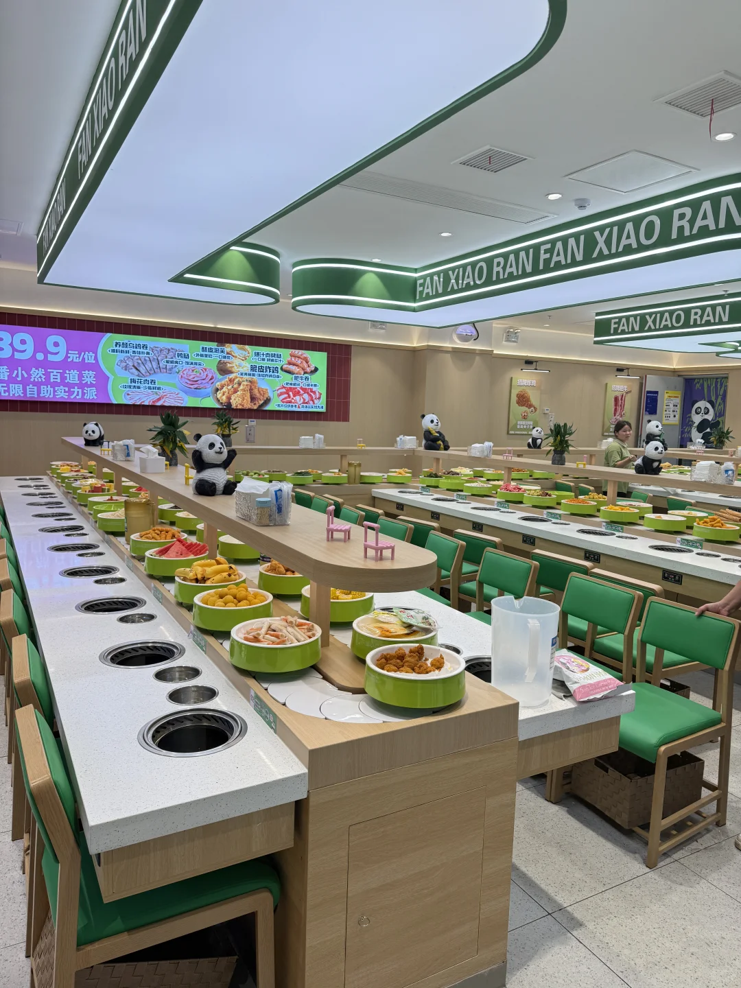 众多品牌合作的旋转火锅设备工厂的优势在哪