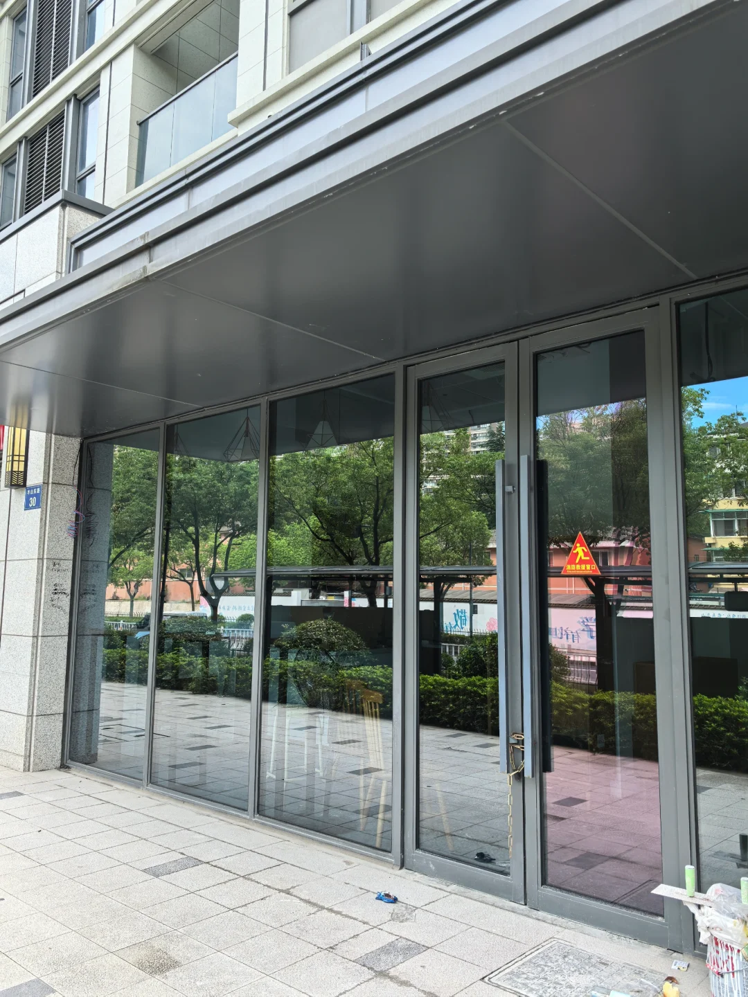 ‼️谁来拯救一下面包店这大骗面积玻璃门